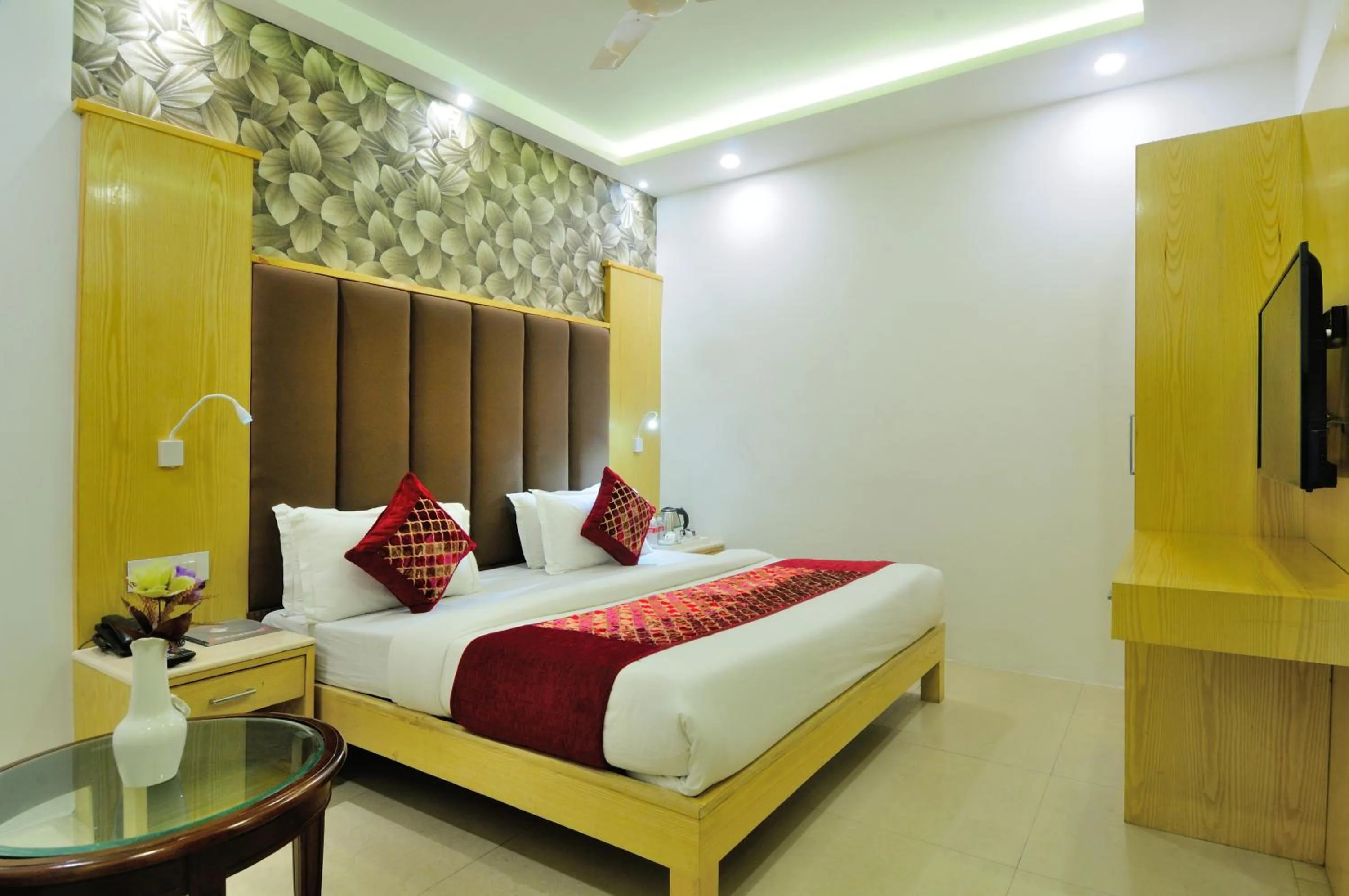 Bed in The Yuvraj By LIVIQ