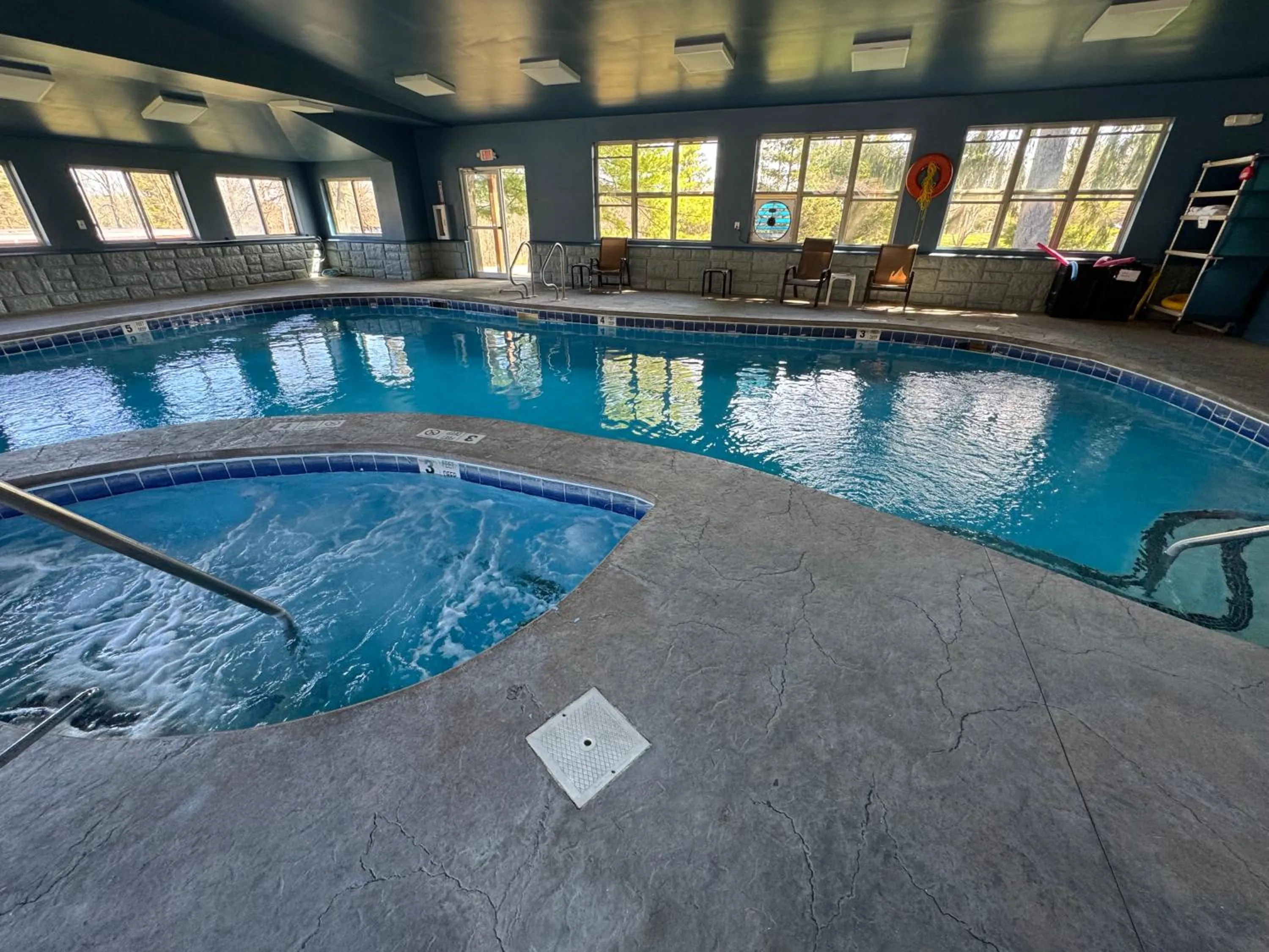 Mohican Resort Motel, Conveniently located to all Lake George attractions