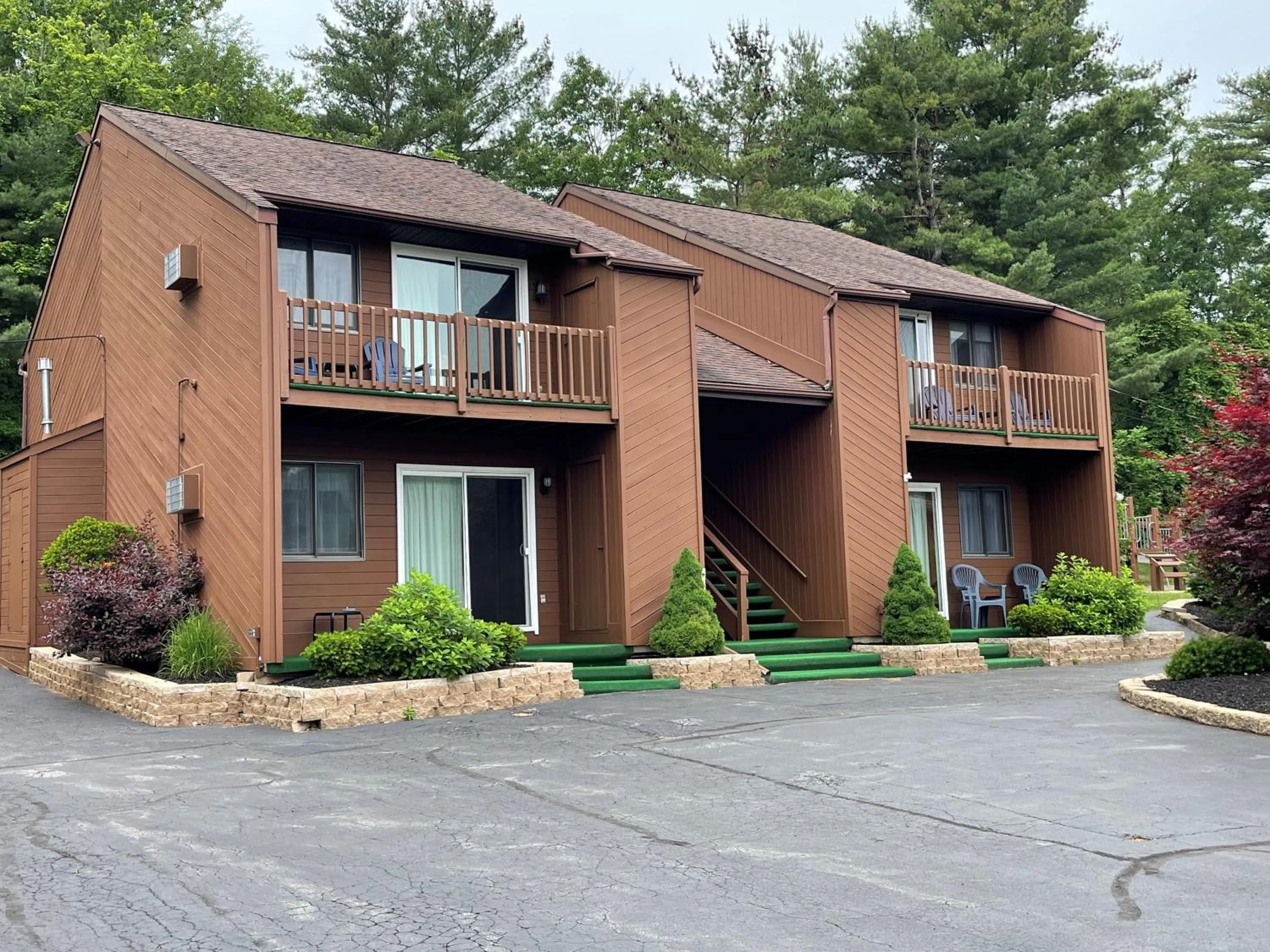Mohican Resort Motel, Conveniently located to all Lake George attractions