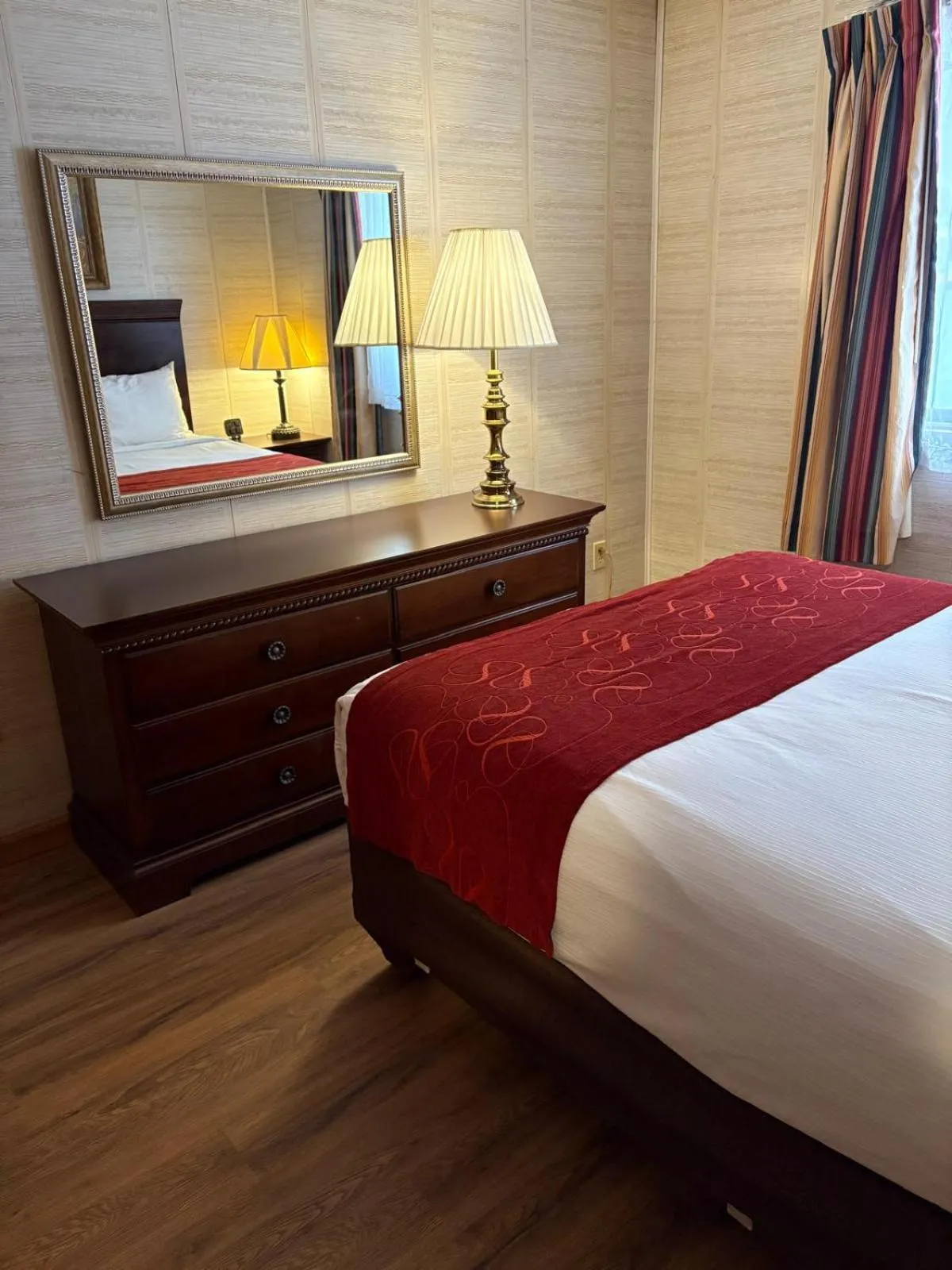 Bed in Mohican Resort Motel, Conveniently located to all Lake George attractions