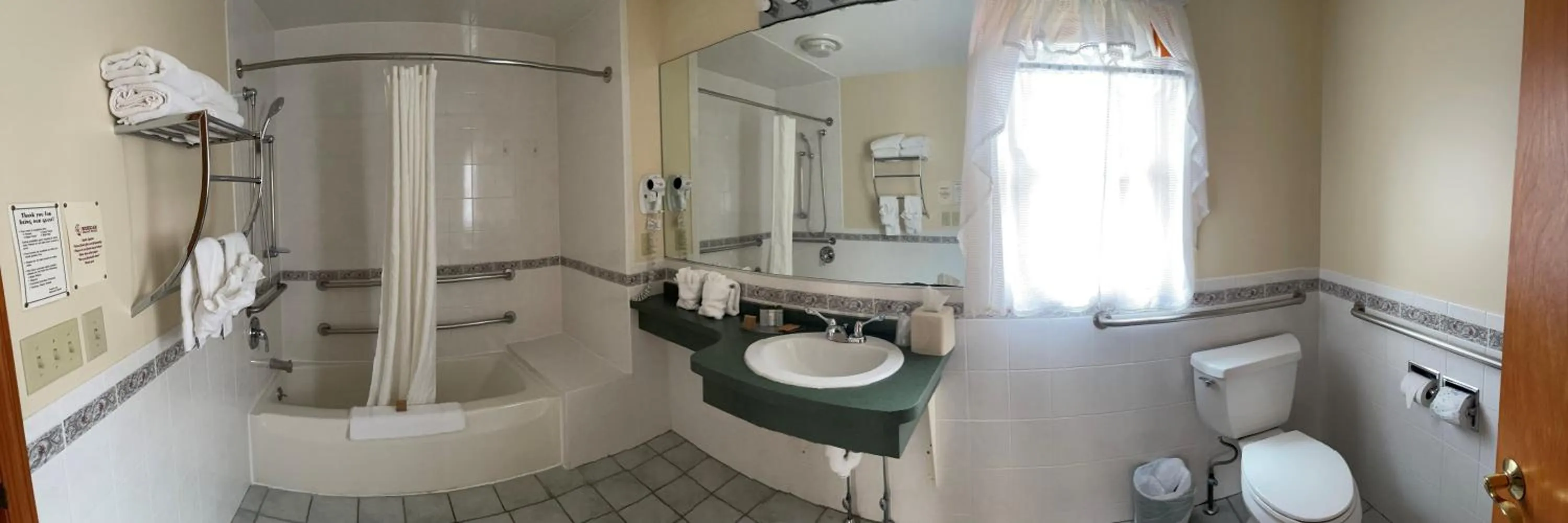 Mohican Resort Motel, Conveniently located to all Lake George attractions