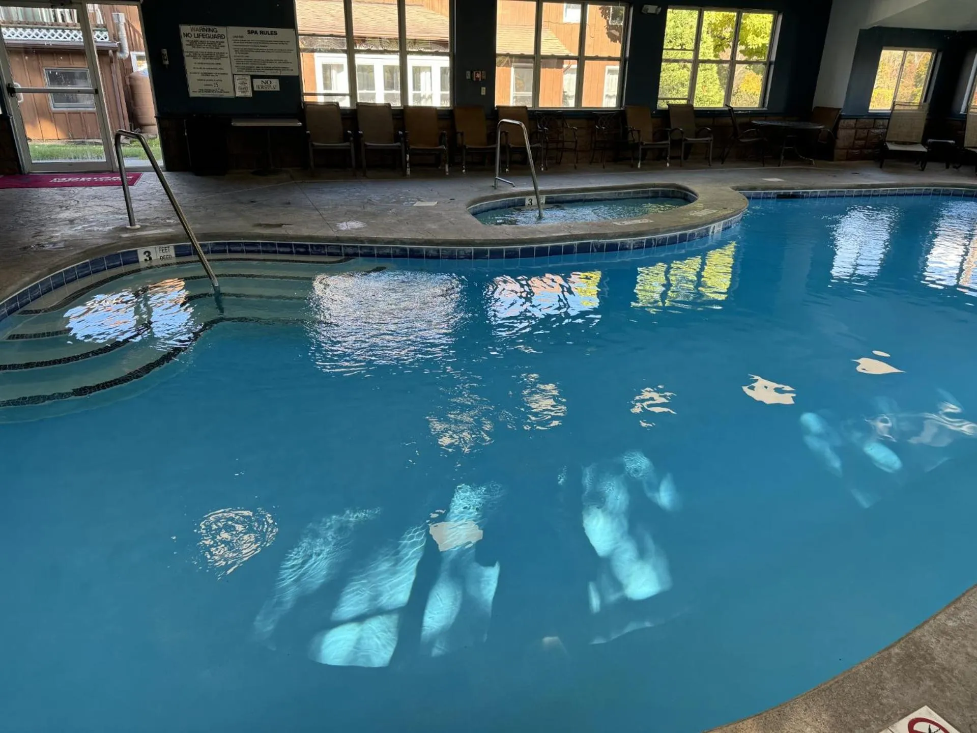 Mohican Resort Motel, Conveniently located to all Lake George attractions