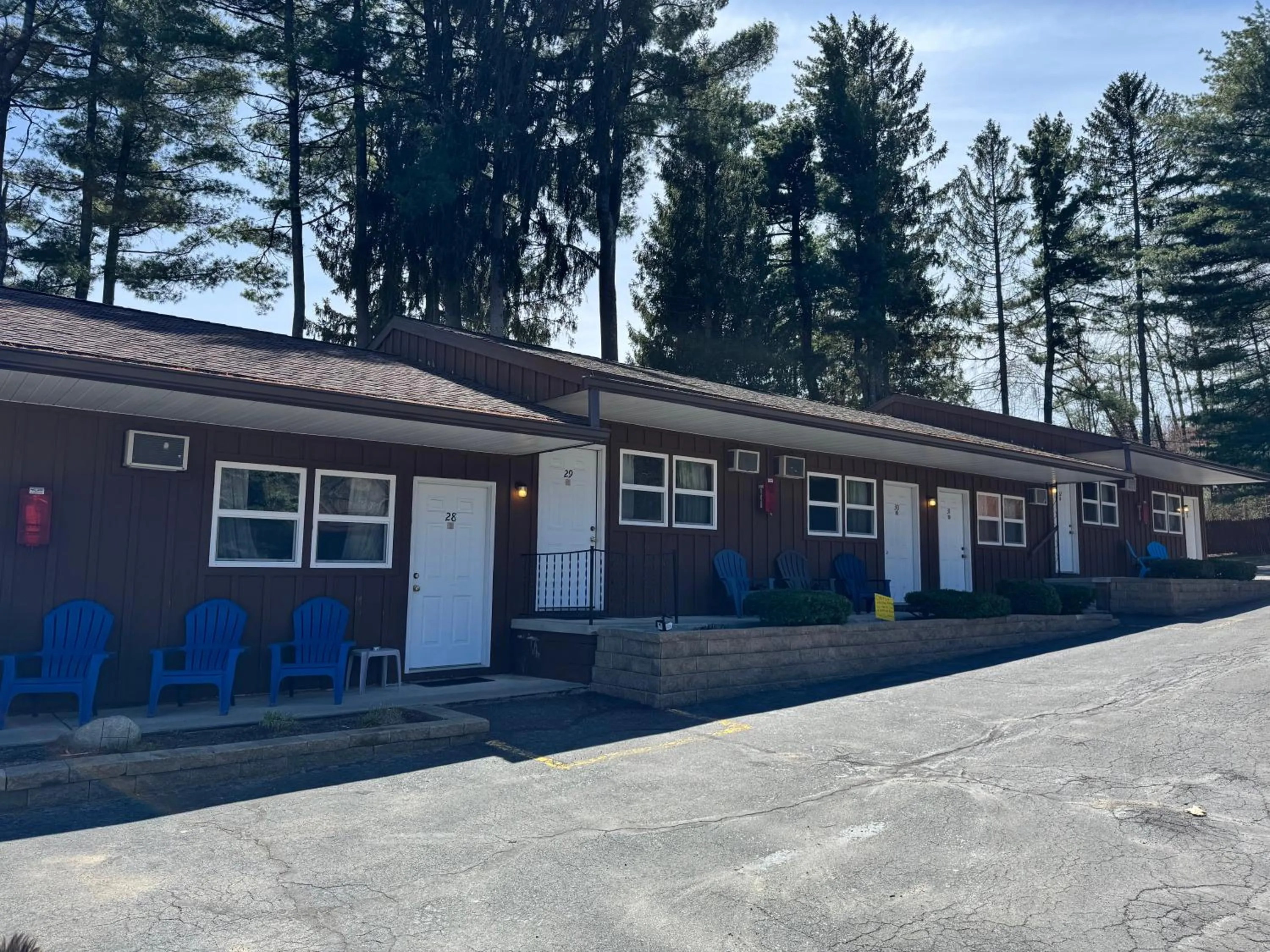 Mohican Resort Motel, Conveniently located to all Lake George attractions