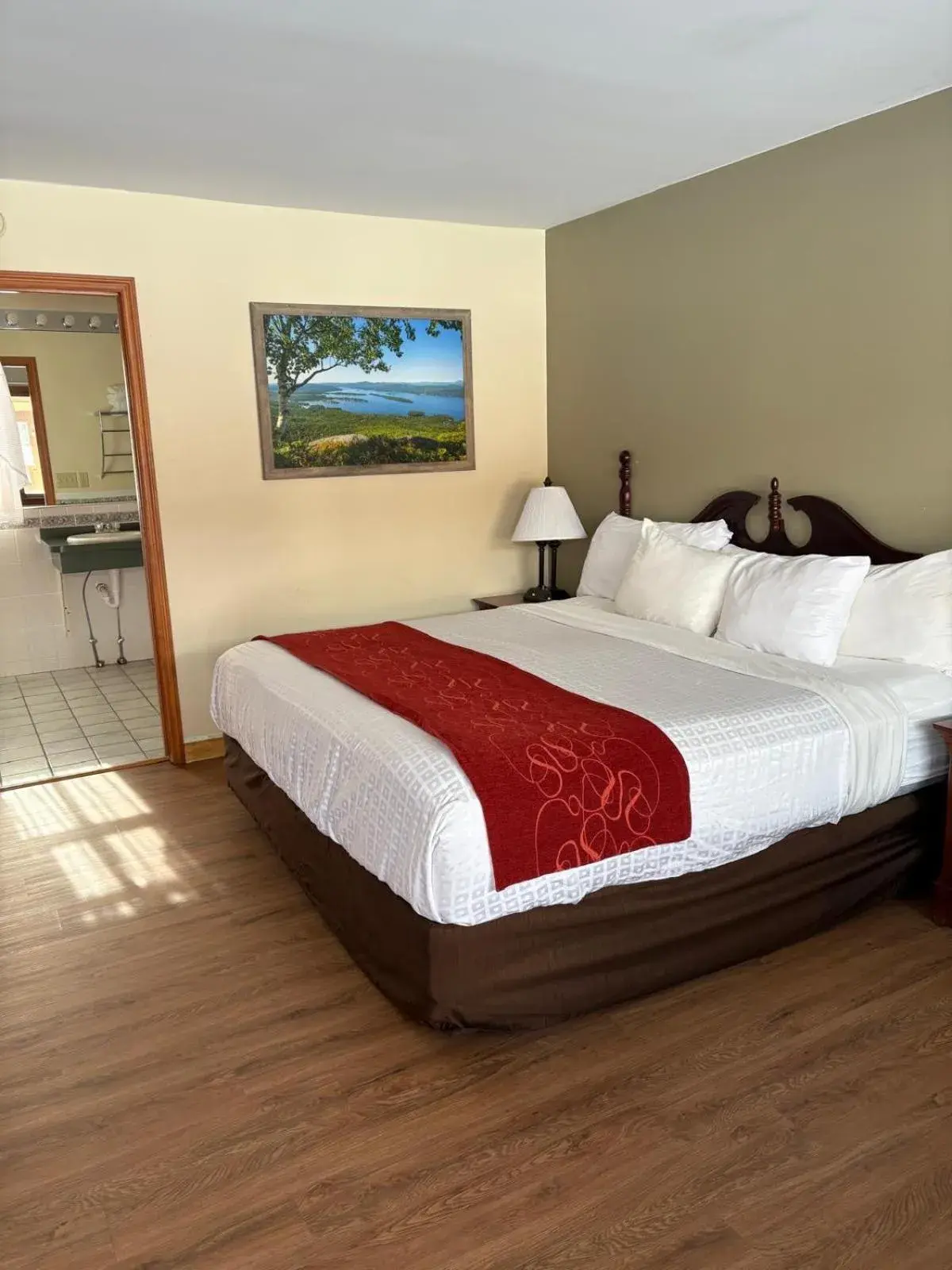 King Suite in Mohican Resort Motel, Conveniently located to all Lake George attractions King Suite in Mohican Resort Motel, Conveniently located to all Lake George attractions