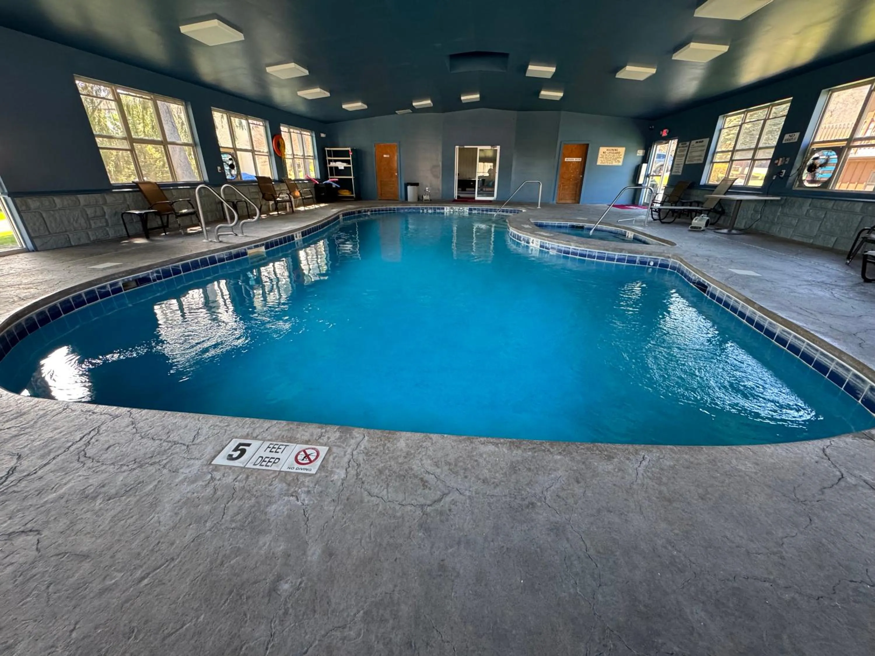 Mohican Resort Motel, Conveniently located to all Lake George attractions