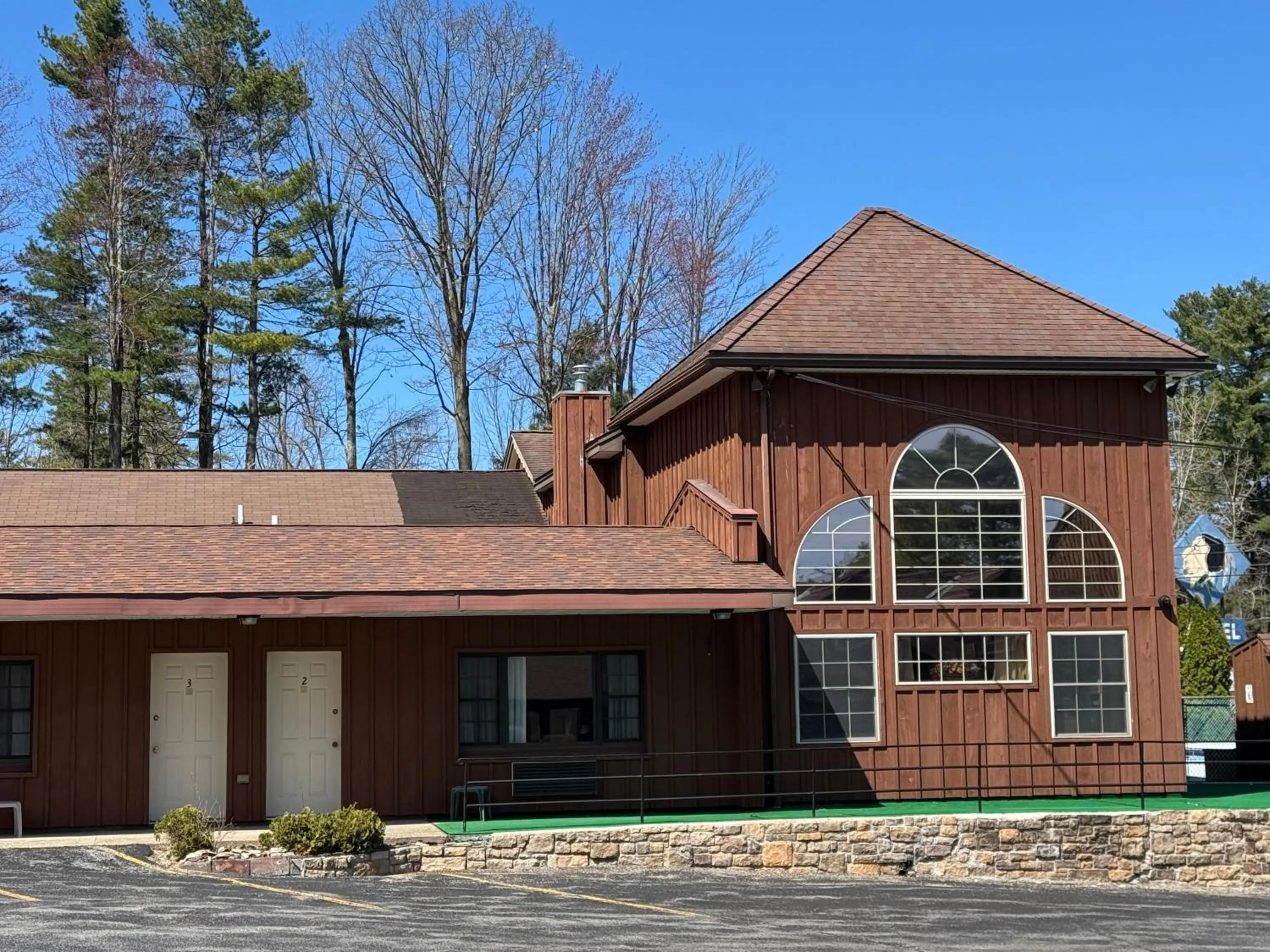 Mohican Resort Motel, Conveniently located to all Lake George attractions