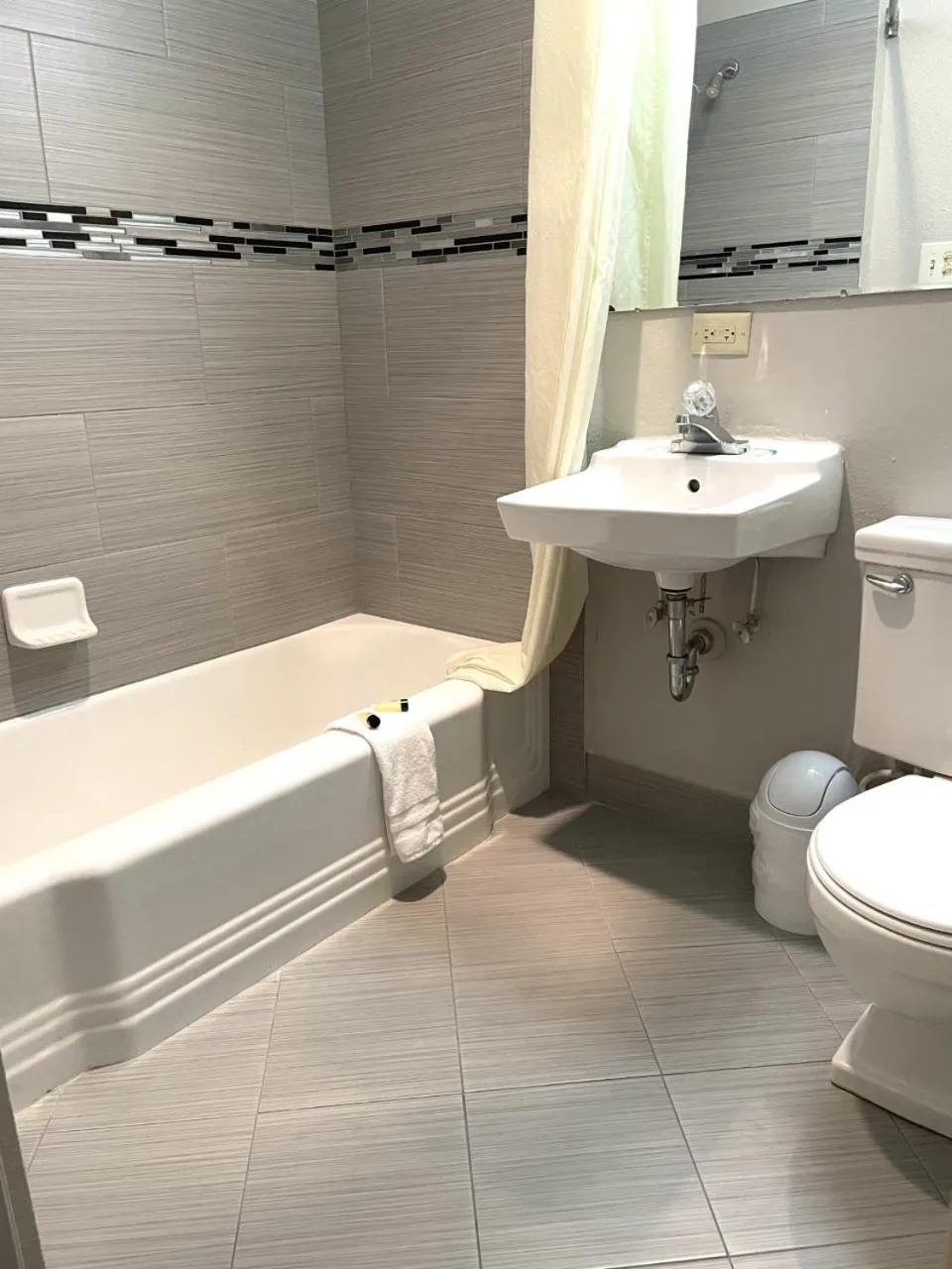 Toilet in Downtown Inn