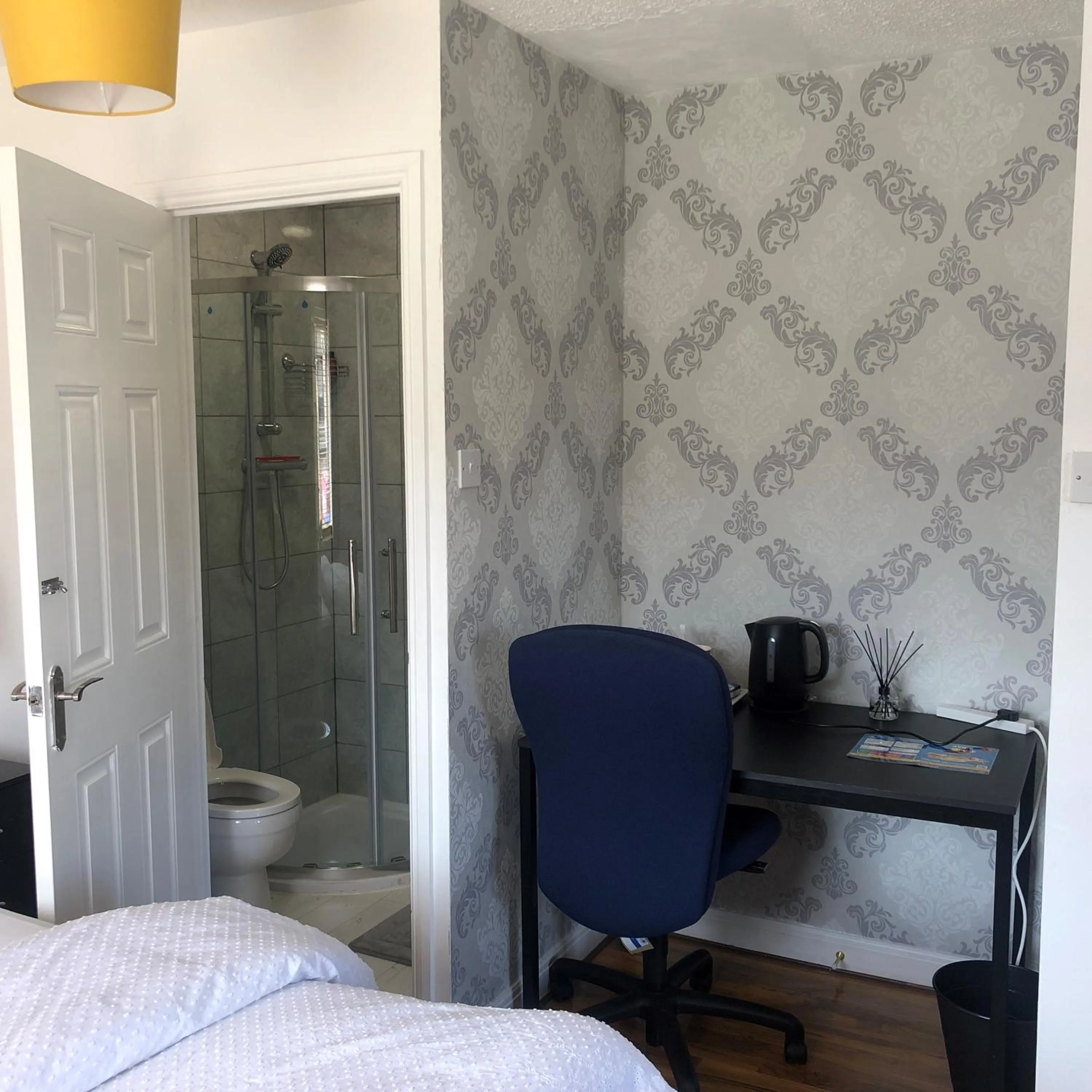 Bedroom in ASHMINA HOLIDAY LET with Free onsite Parking for SMALL VANS and cars only