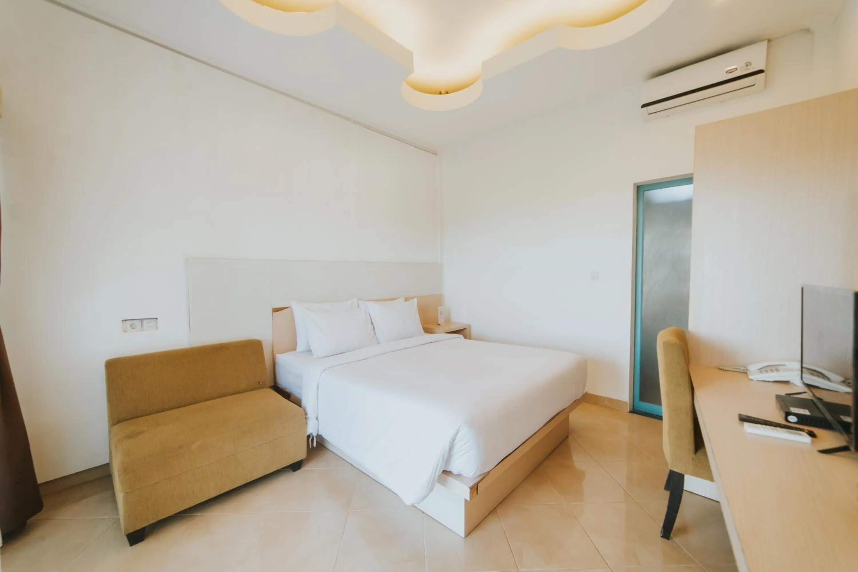 Bedroom, Bed in Birru Inn