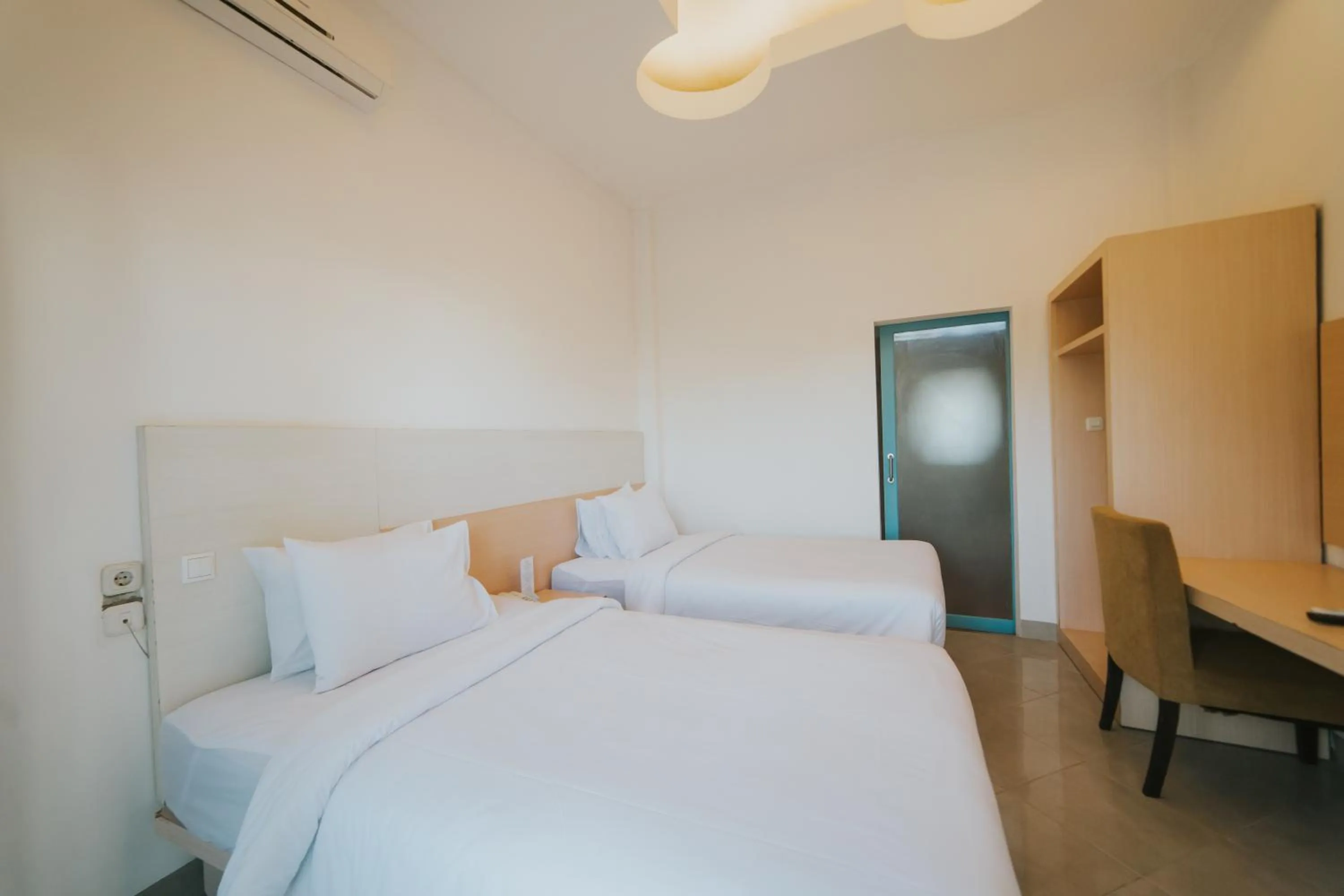 Photo of the whole room, Bed in Birru Inn