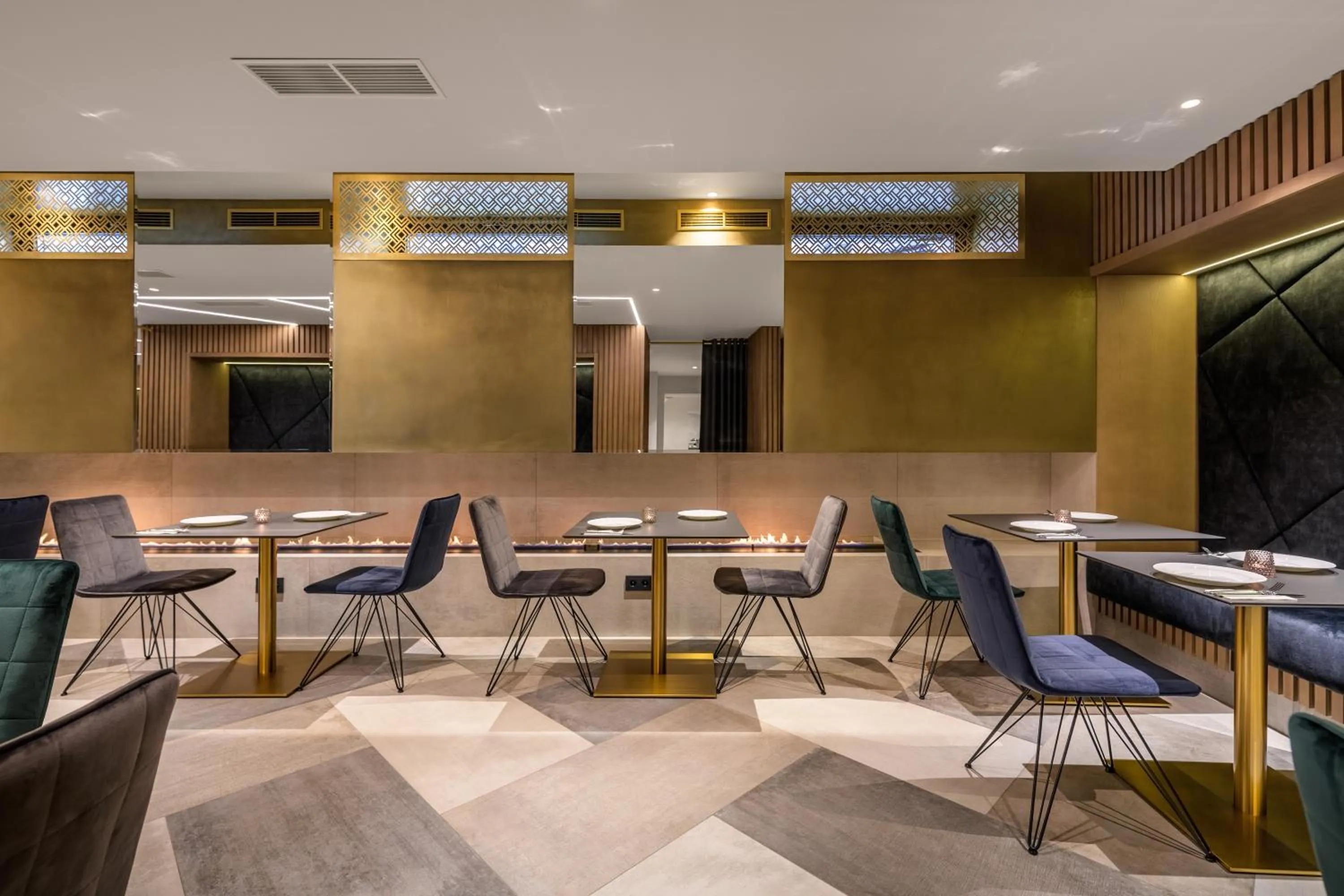 Restaurant/places to eat in Maestral