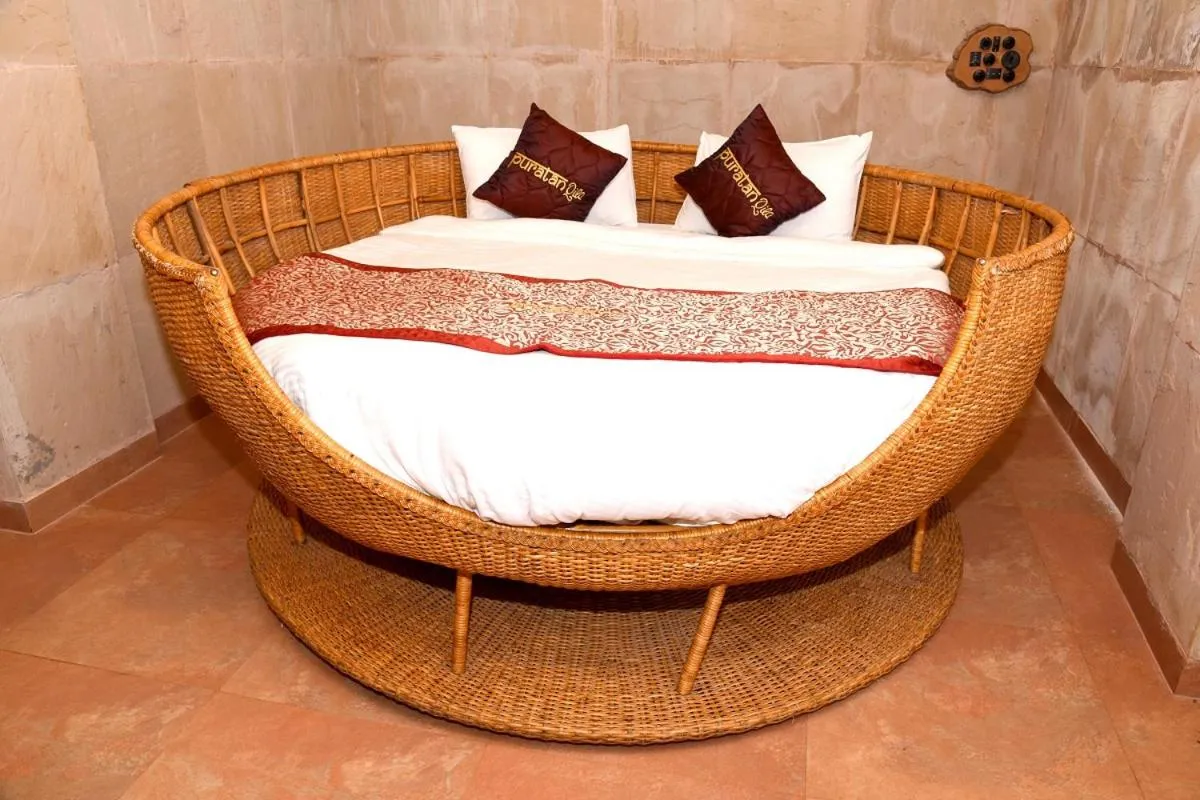 Bed in Puratan Qila