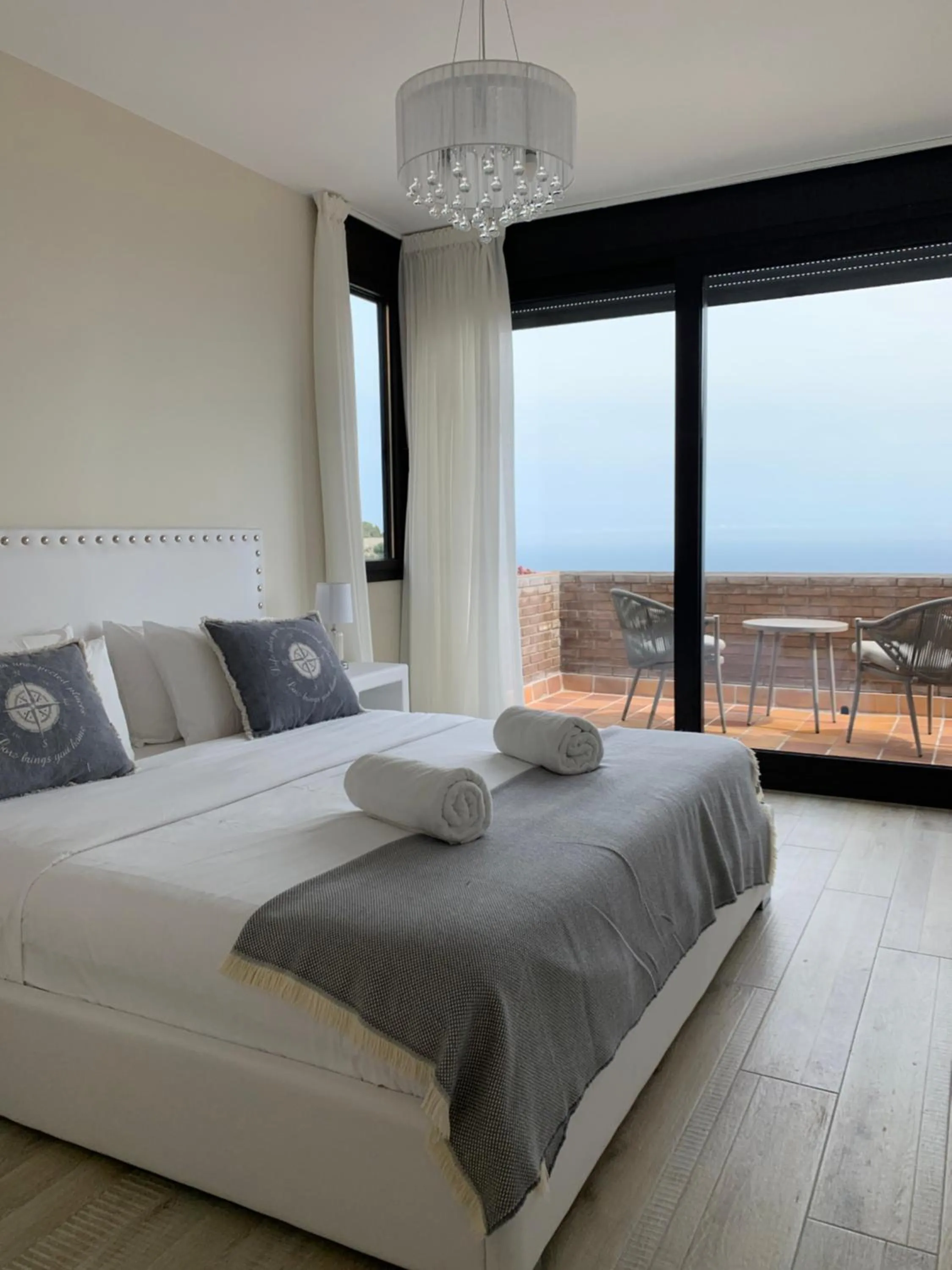 Bed in Sitges Spaces Sea View Villa- 6 Bedrooms, 5 bathrooms, 2 private pools, Near center