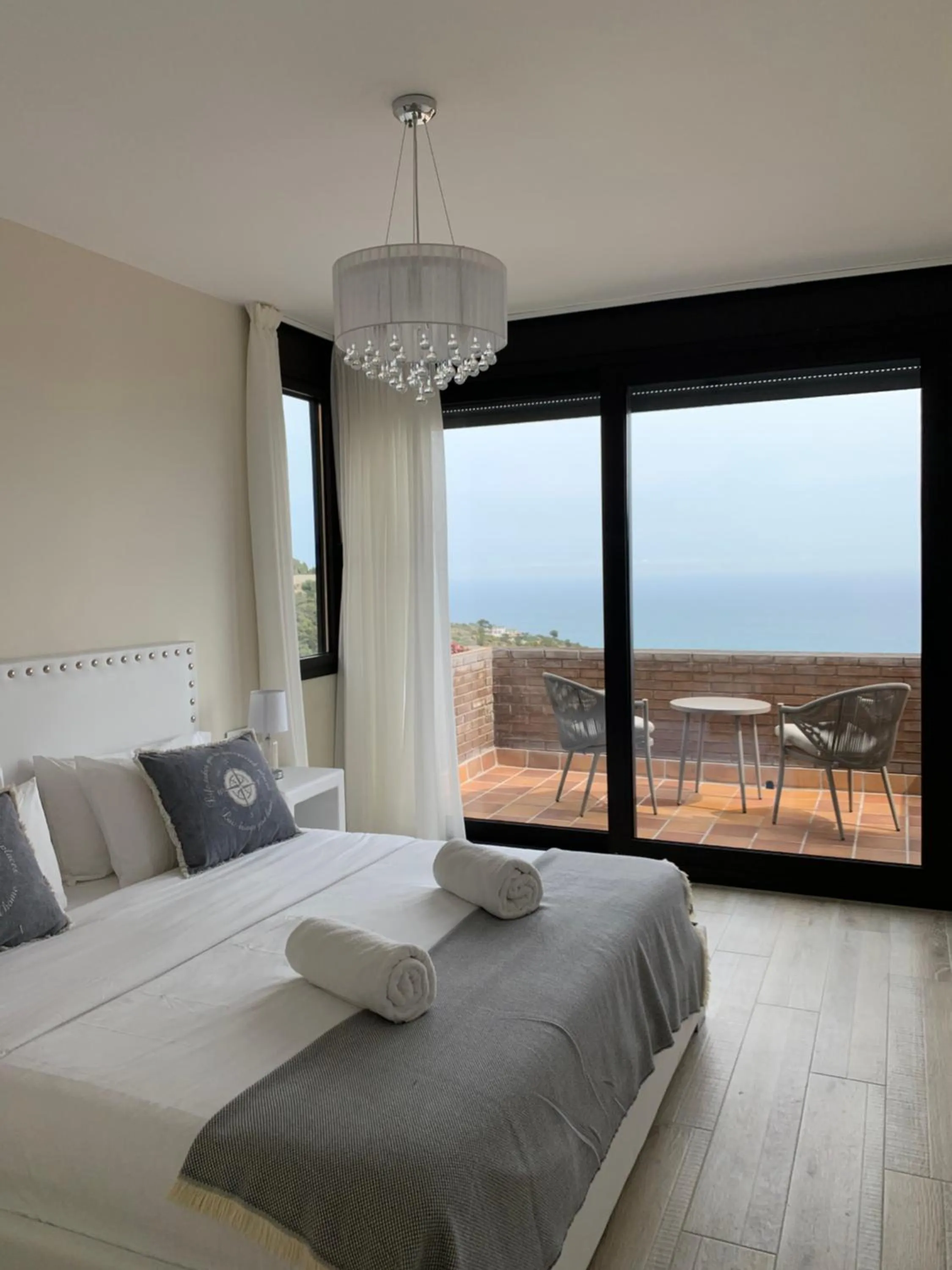 Bed in Sitges Spaces Sea View Villa- 6 Bedrooms, 5 bathrooms, 2 private pools, Near center