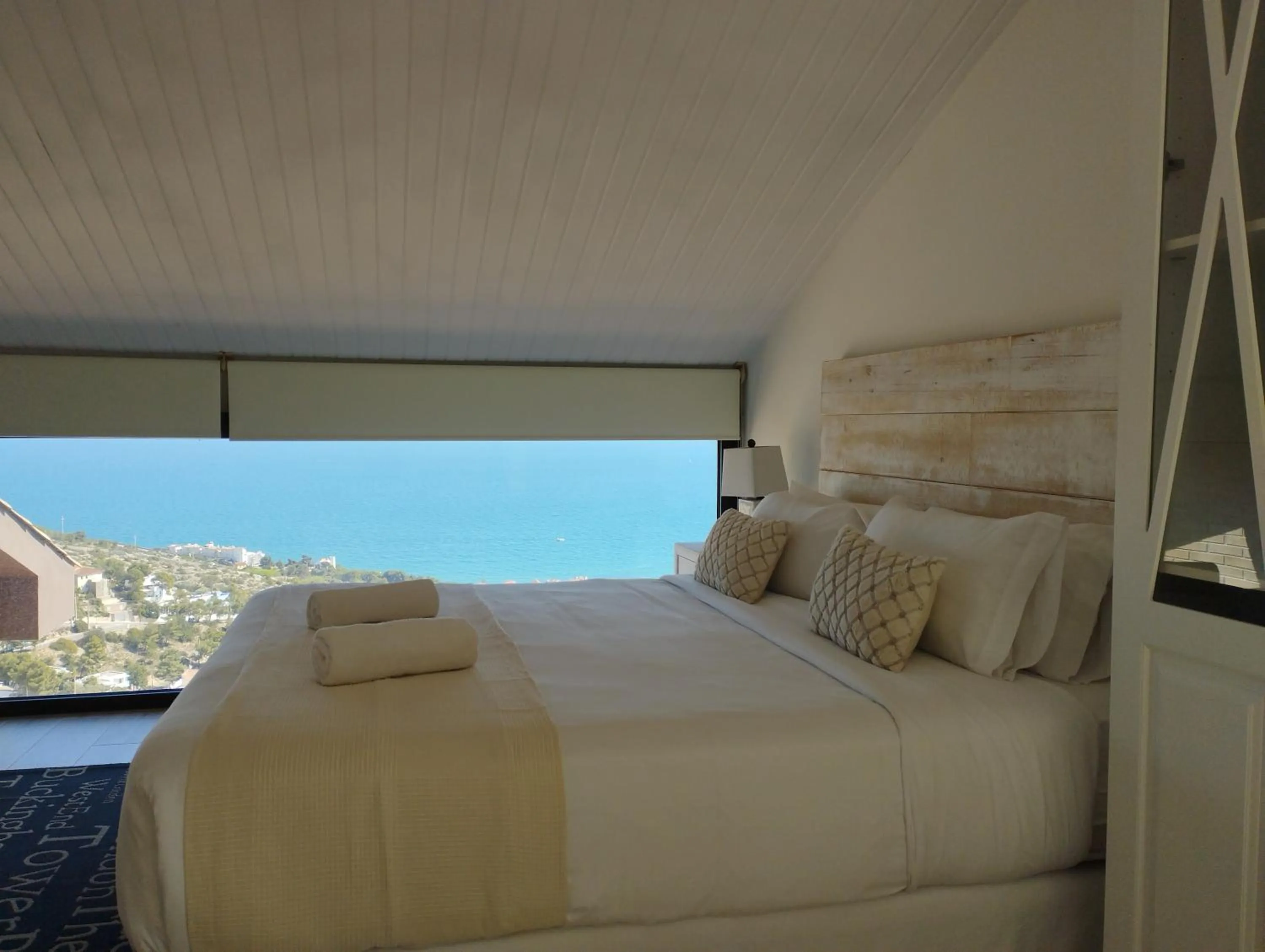 Bed in Sitges Spaces Sea View Villa- 6 Bedrooms, 5 bathrooms, 2 private pools, Near center