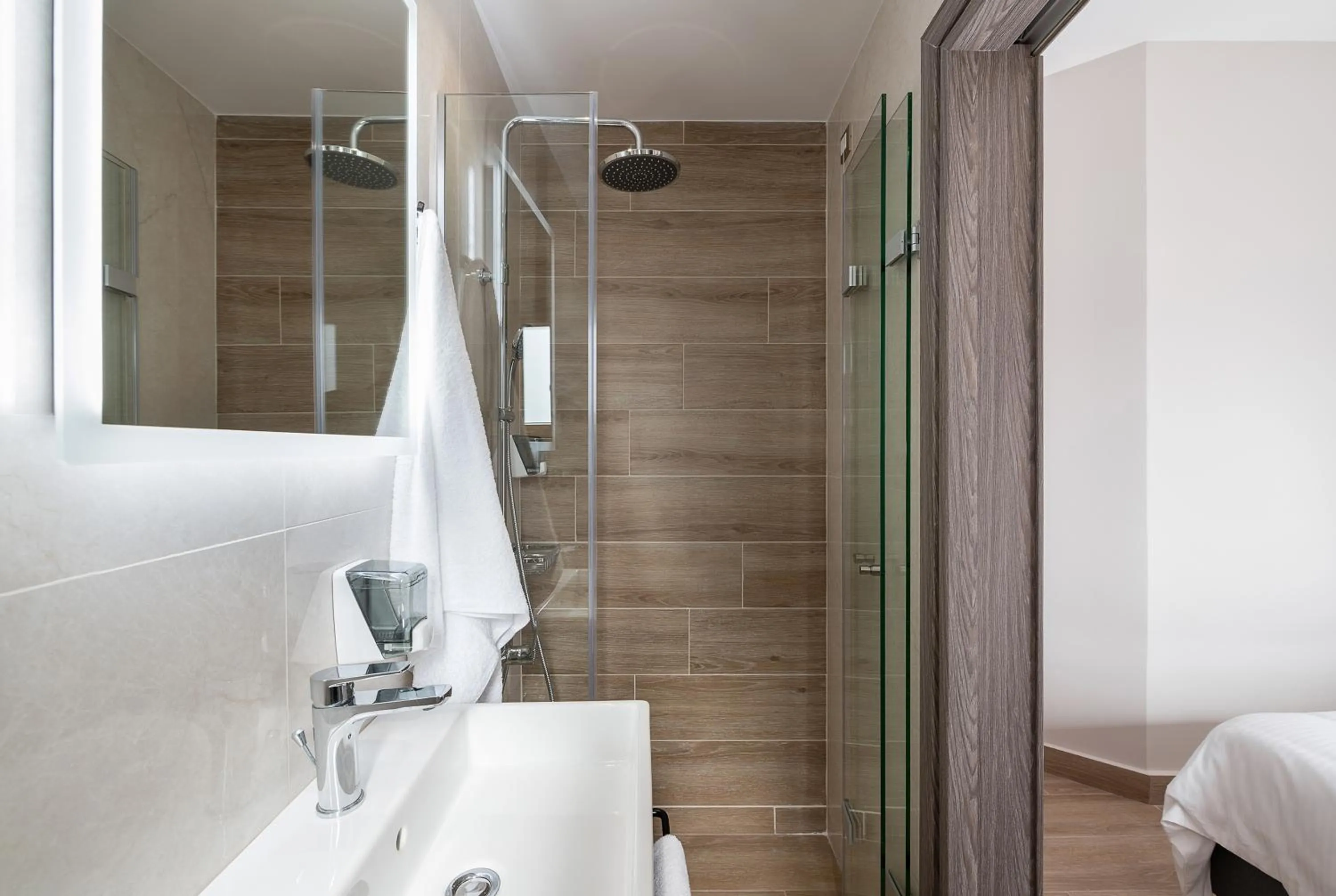 Bathroom, Bed in Al Daliani Minaret Rooms