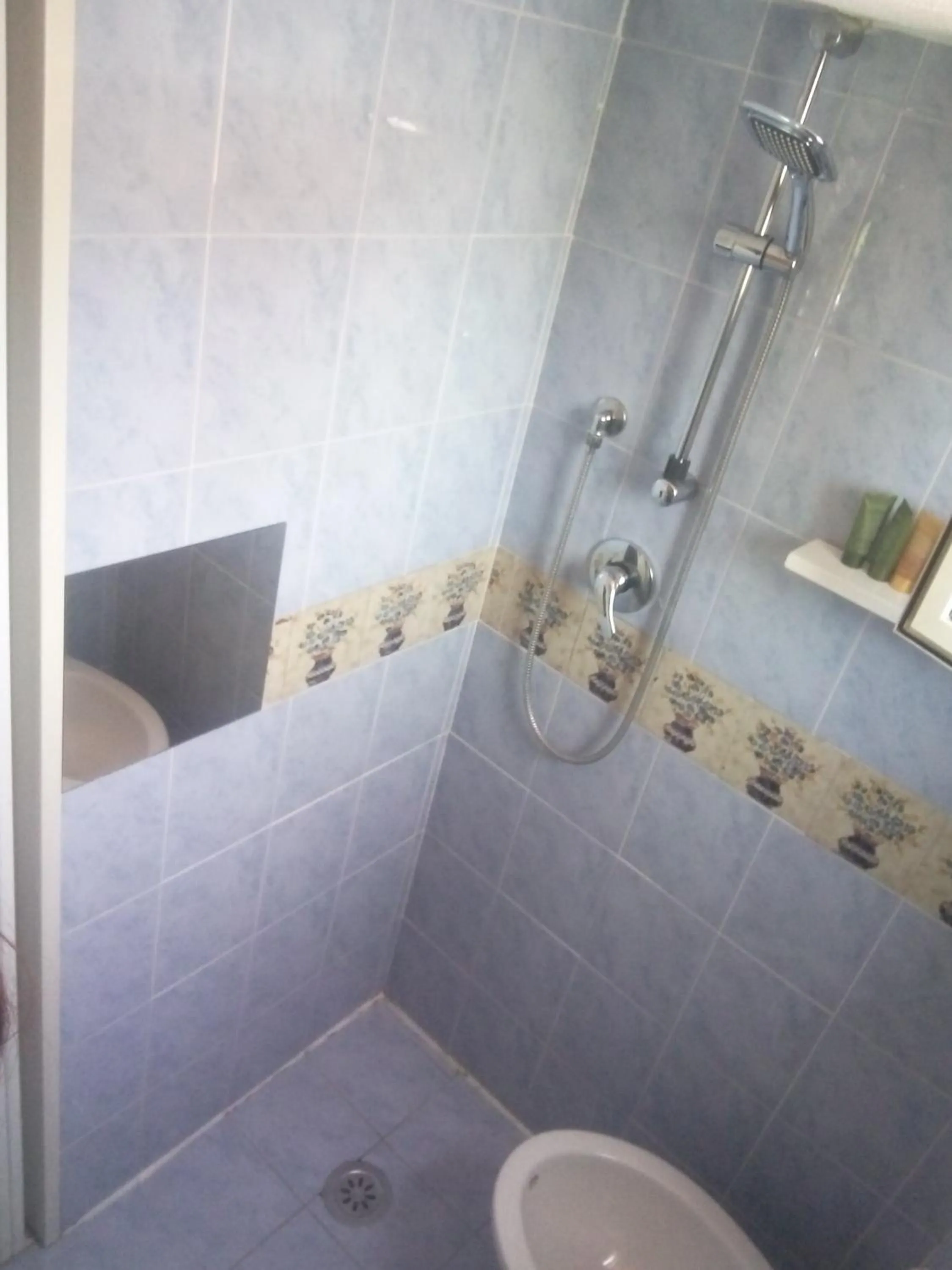 Shower in Il Nido della Quaglia b&b - Jaba mia House LT