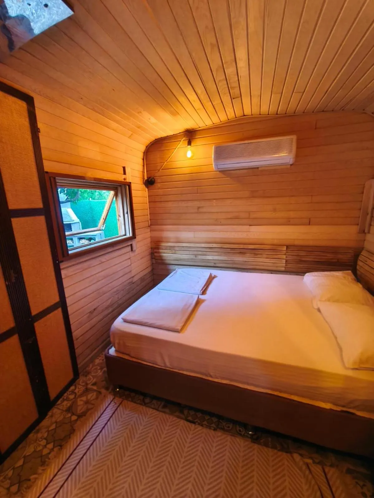 Bed in ORANGE BEACH CAMP