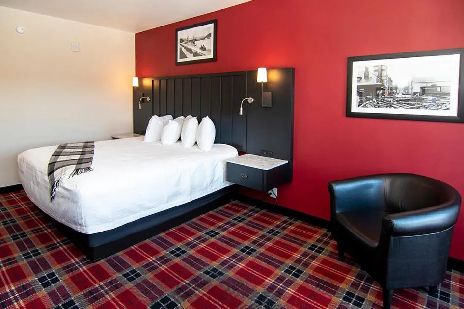 Bed in Water Street Inn