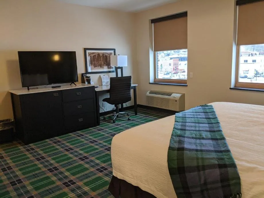 Bed in Water Street Inn