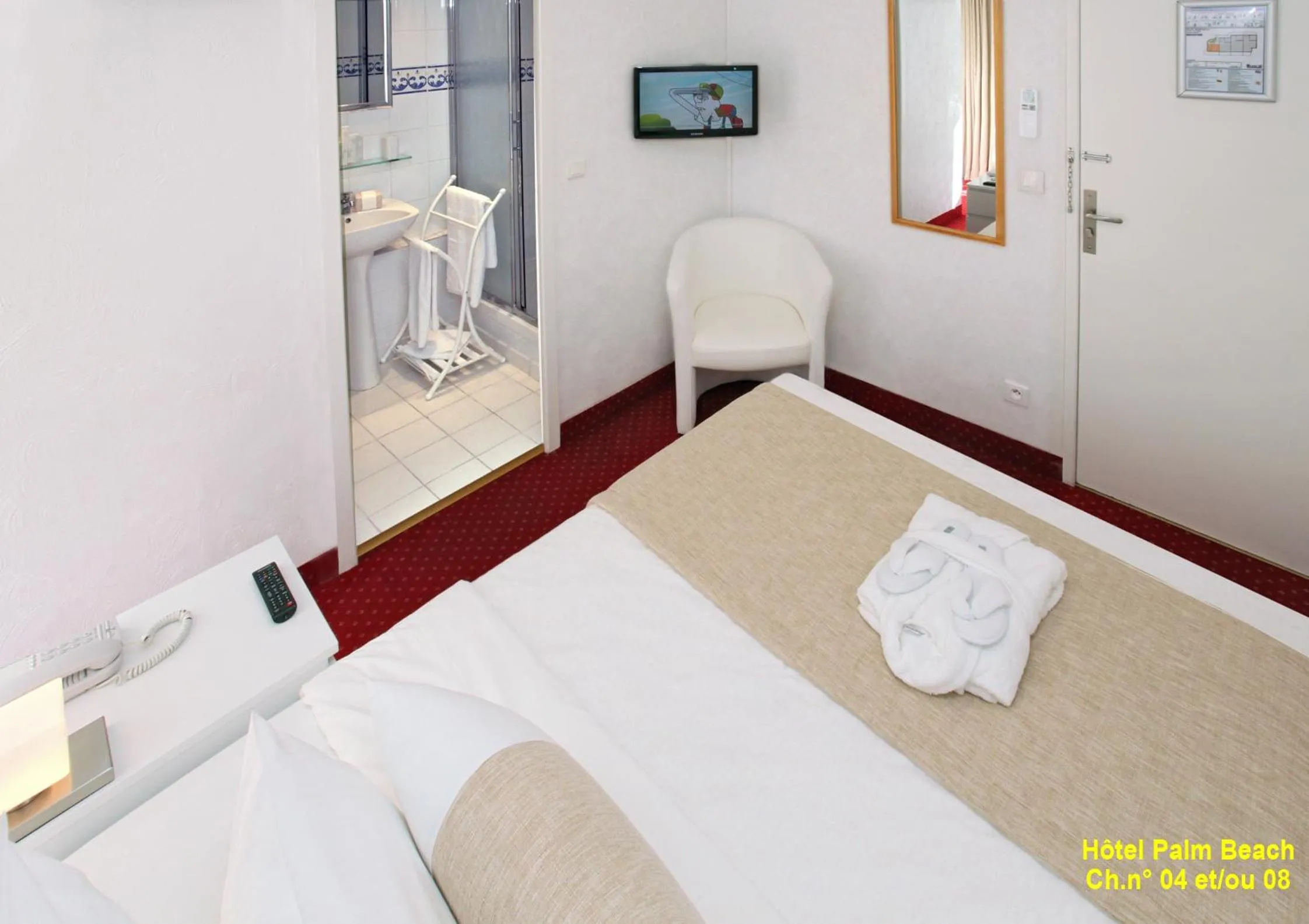 View (from property/room), Bed in HOTEL PALM BEACH