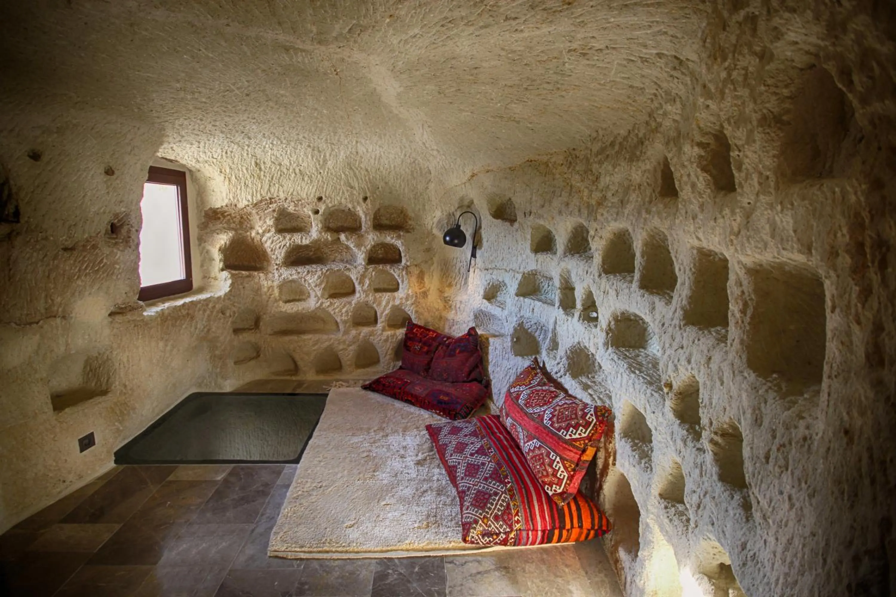 Massage in 1811 Cave Hotel