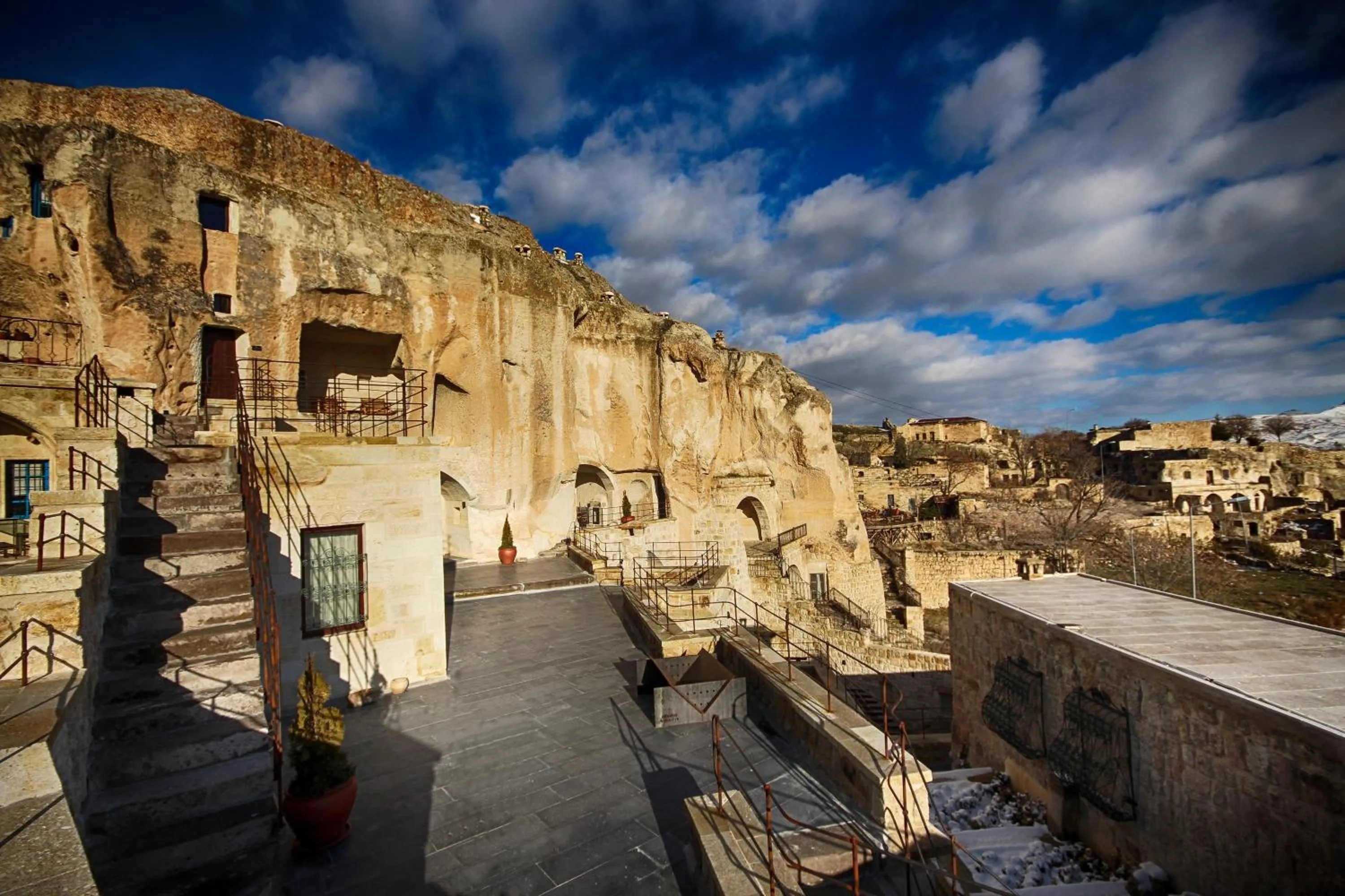 Property building in 1811 Cave Hotel