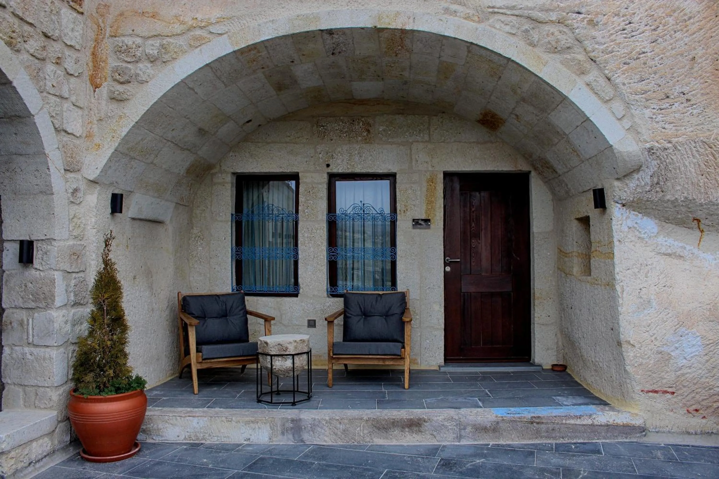 Patio in 1811 Cave Hotel