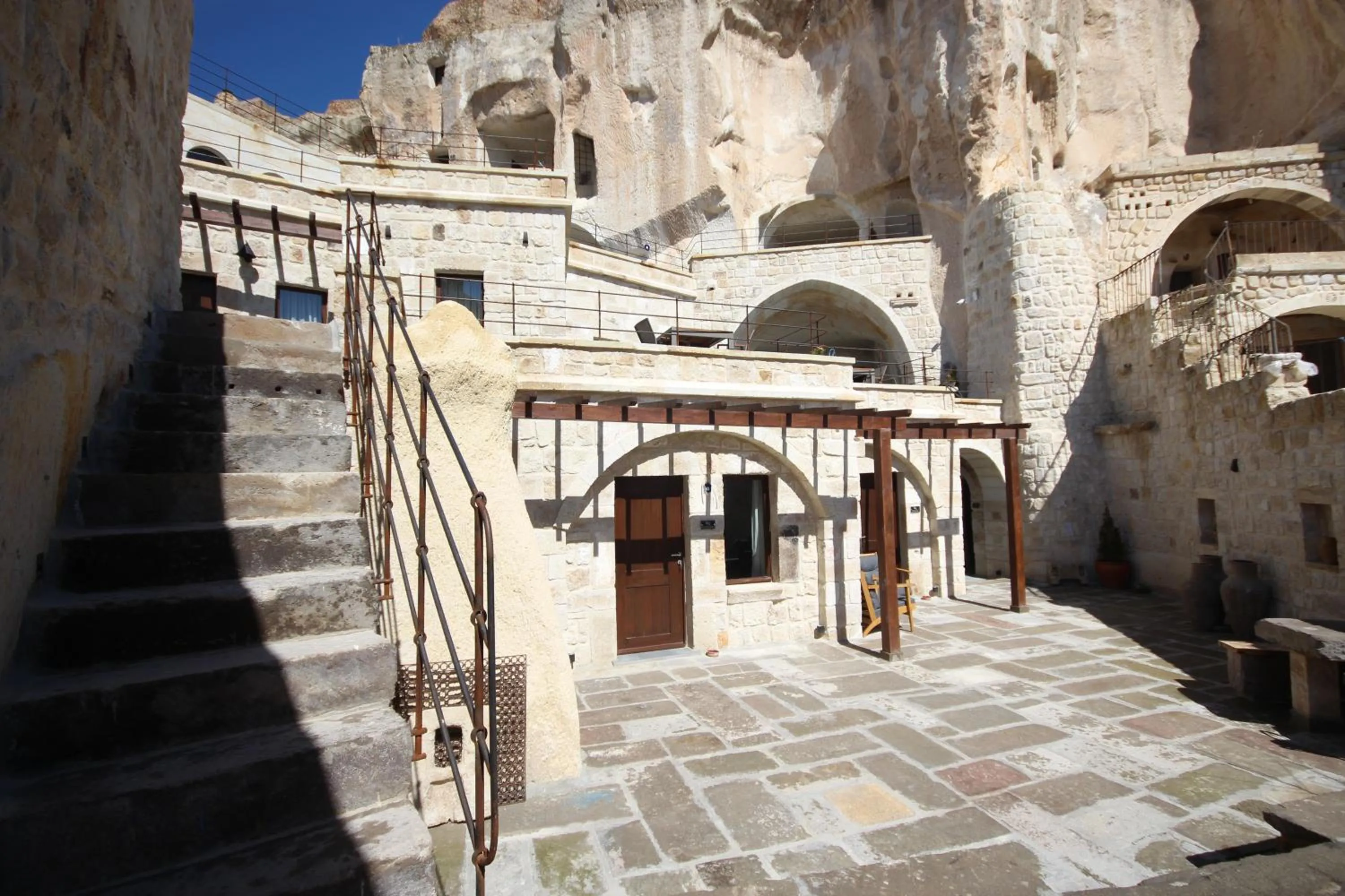 Facade/entrance in 1811 Cave Hotel