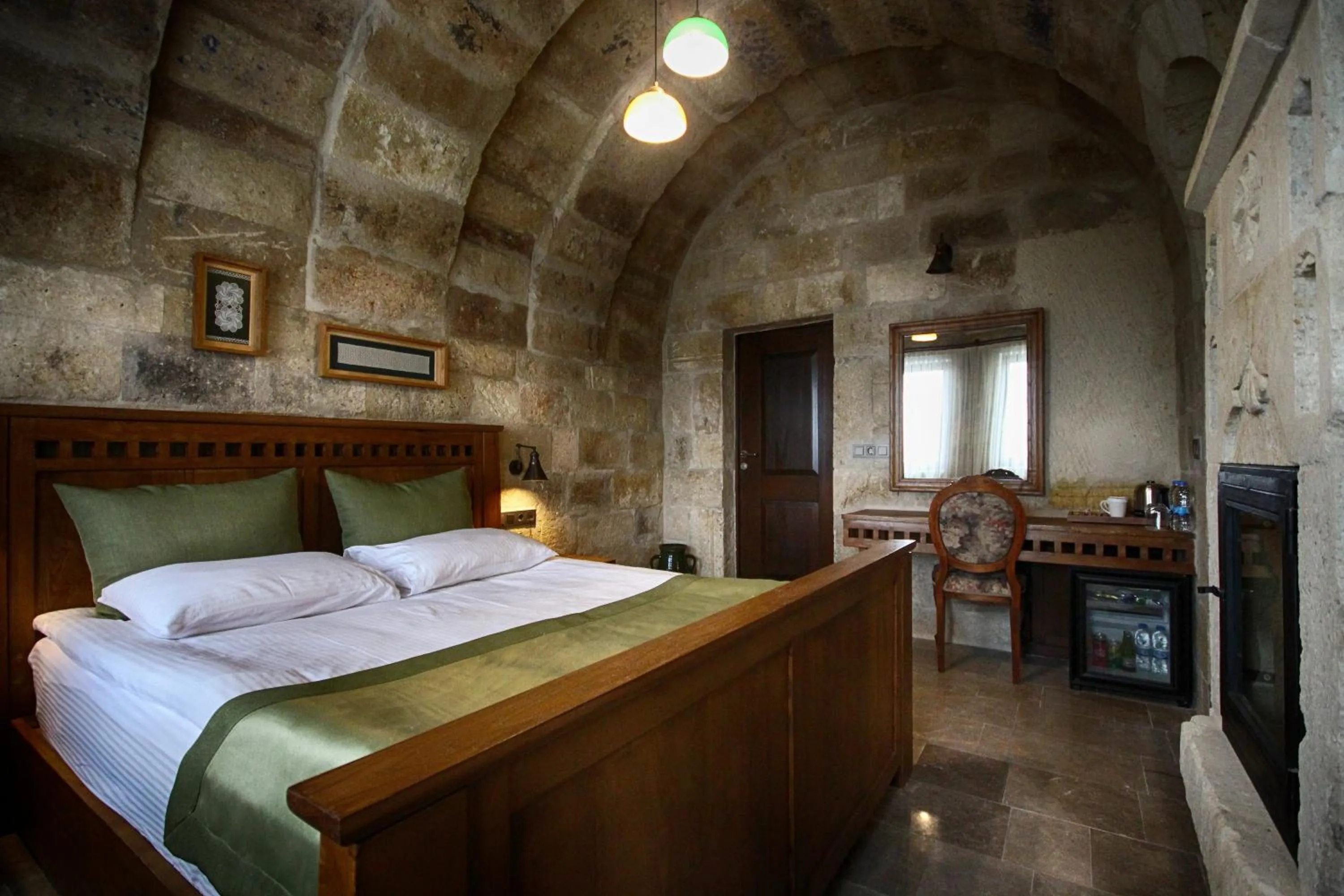 Bedroom in 1811 Cave Hotel