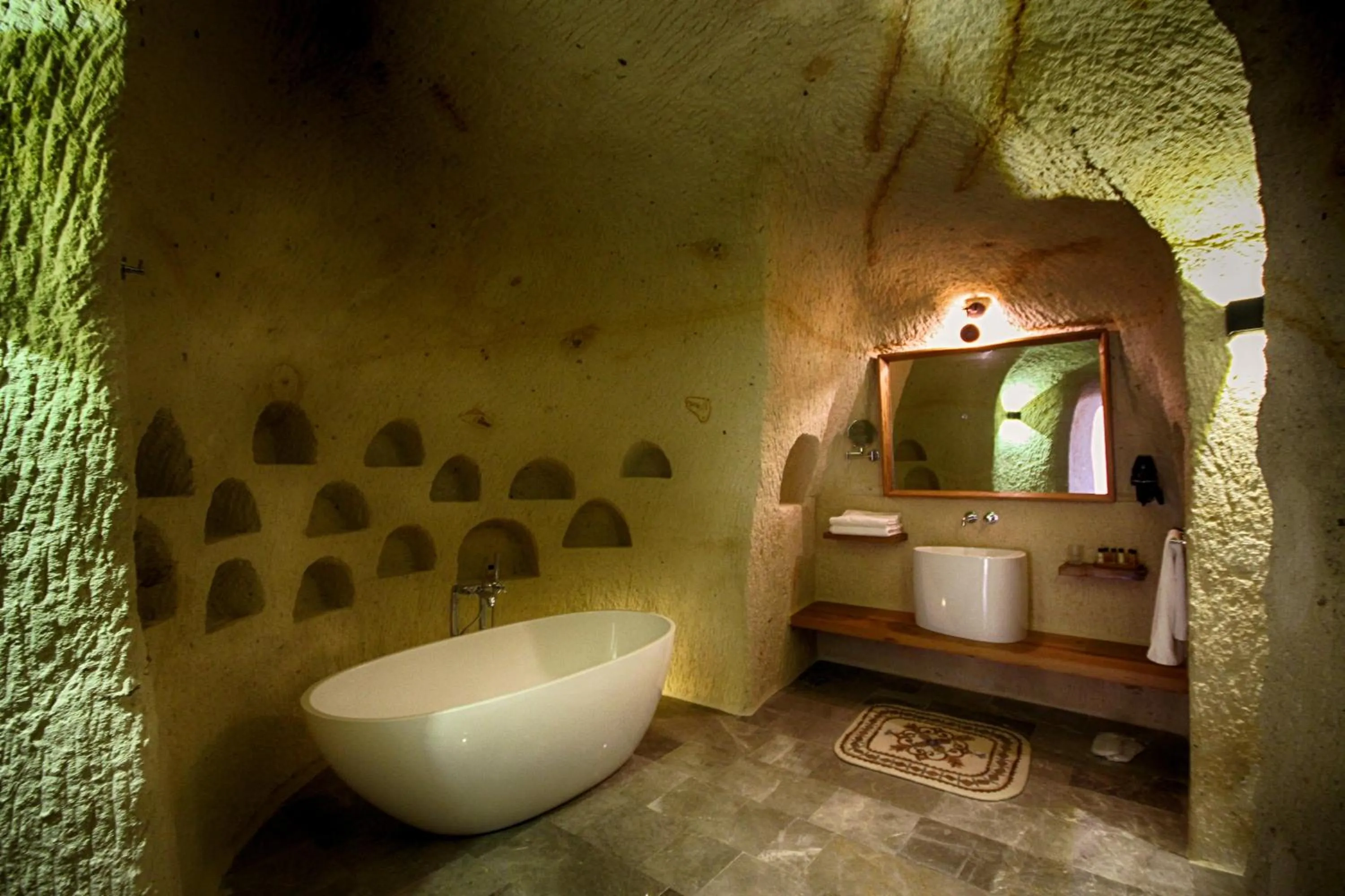Bathroom in 1811 Cave Hotel