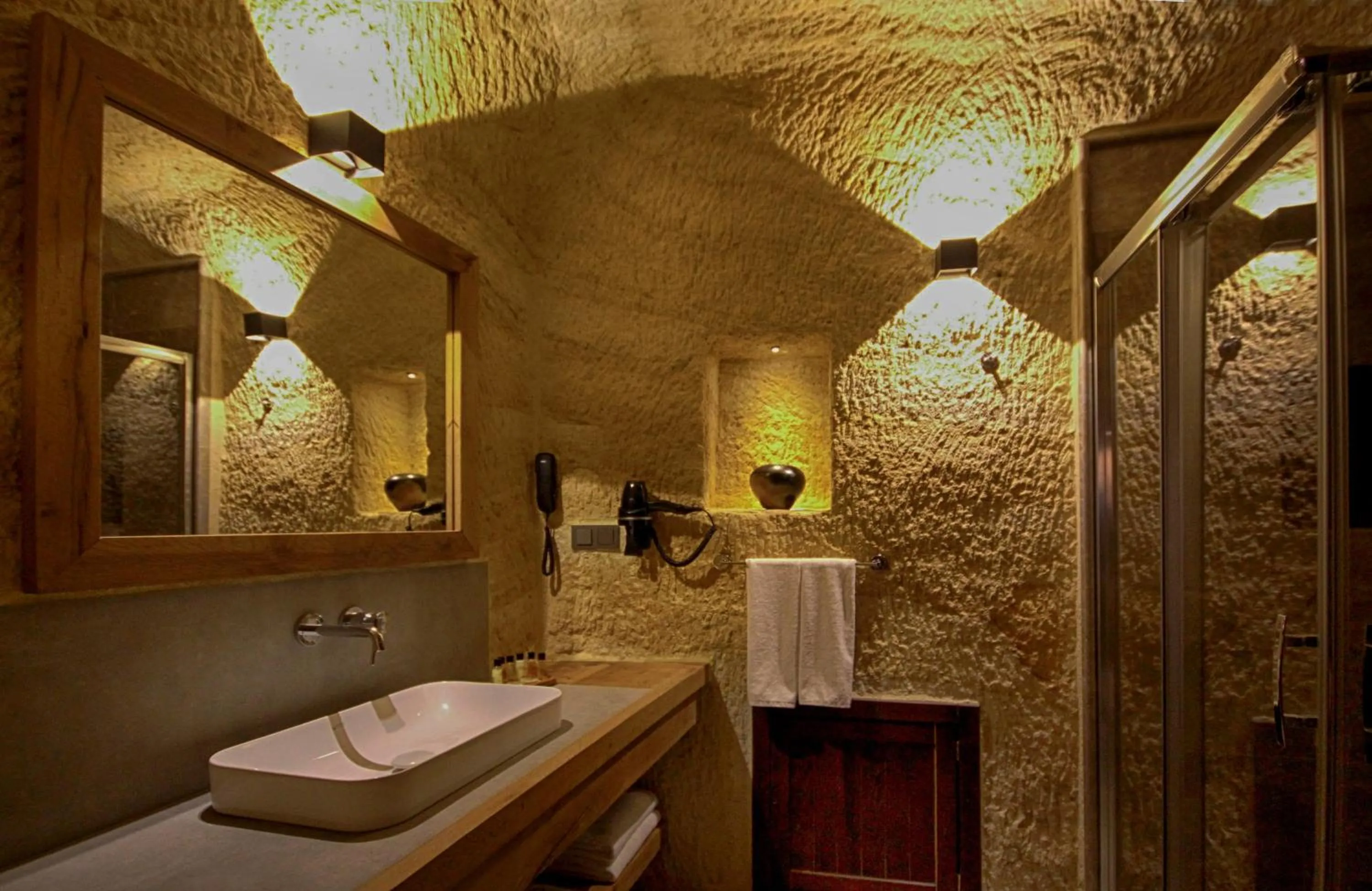 Bathroom in 1811 Cave Hotel