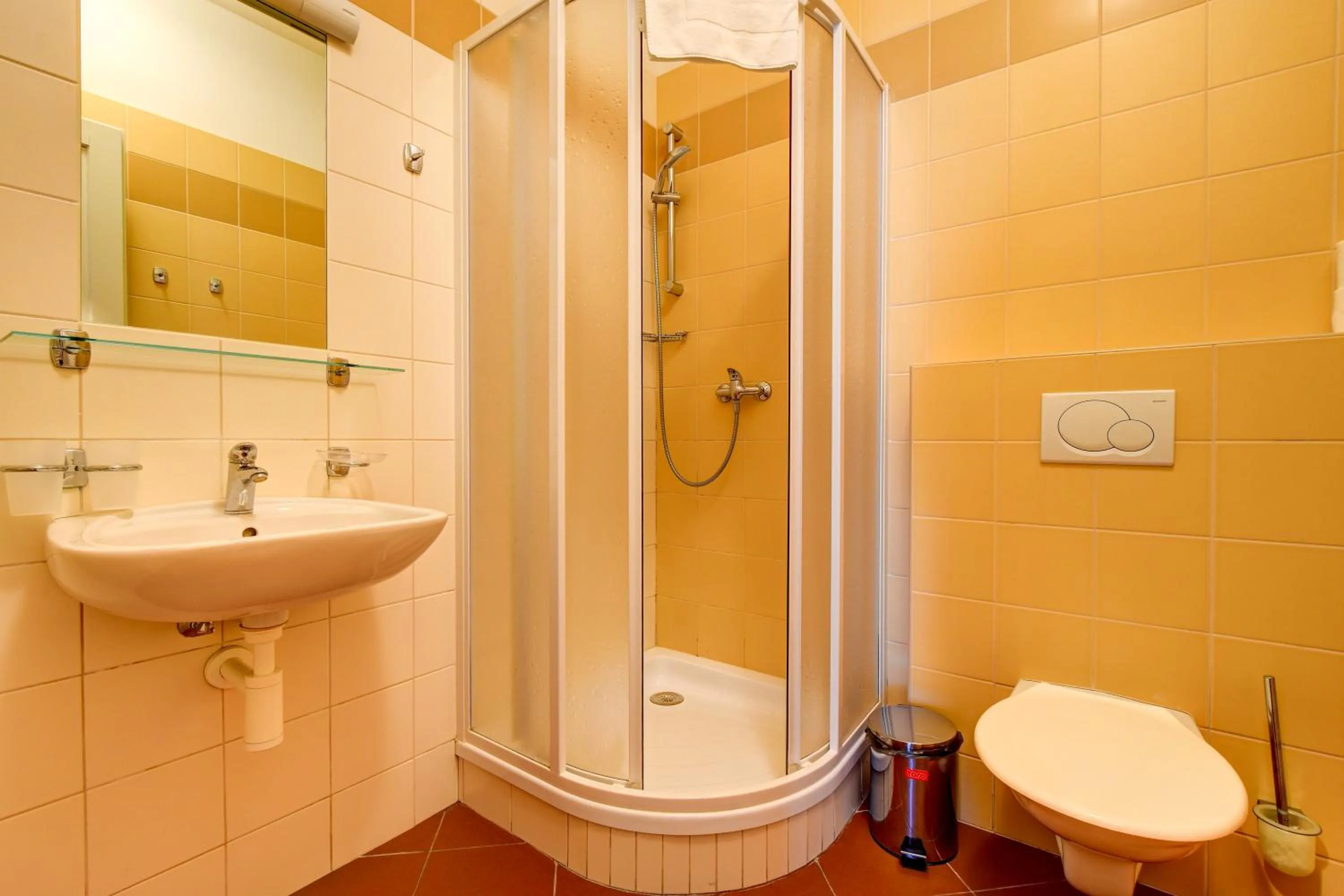 Shower in Zámek Křtiny