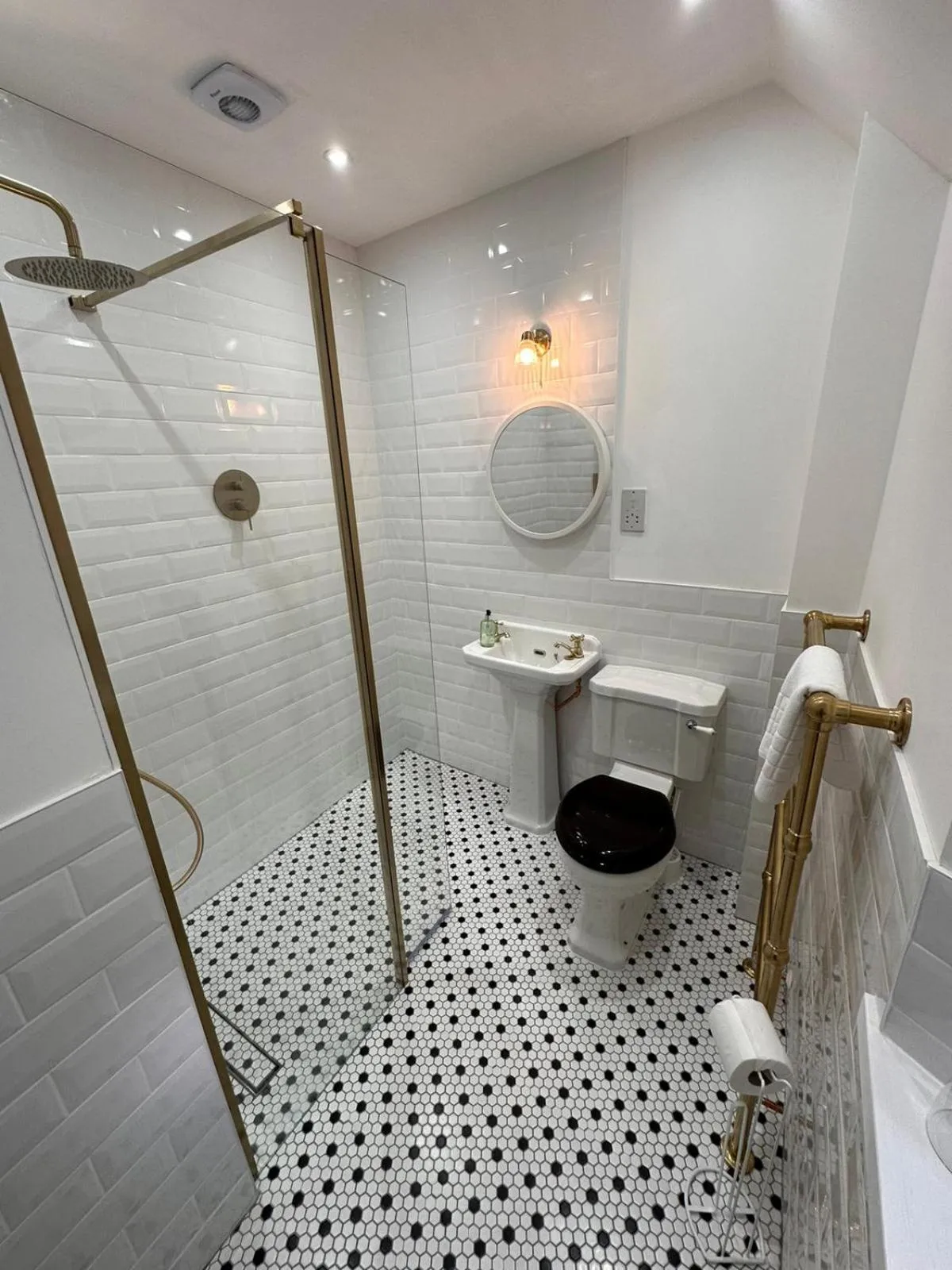 Shower in Killean Farmhouse B&B