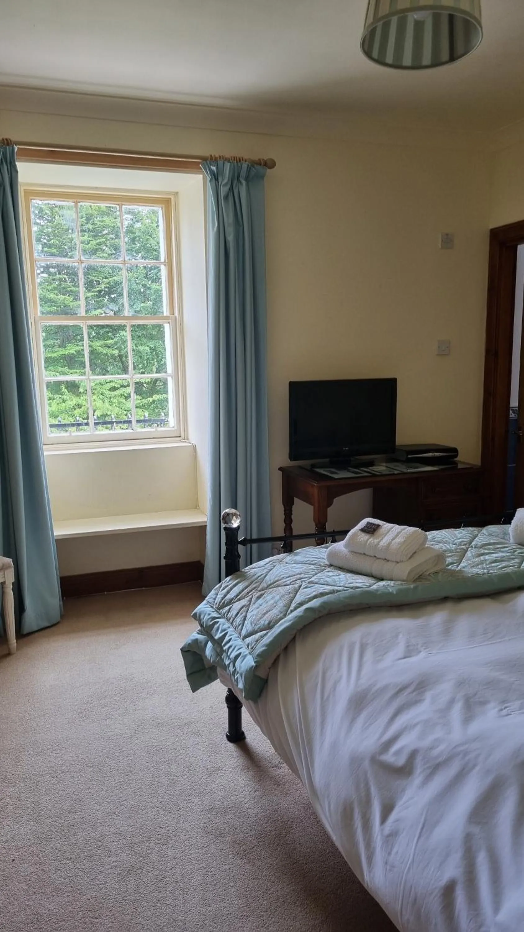 TV and multimedia, Bed in Killean Farmhouse B&B