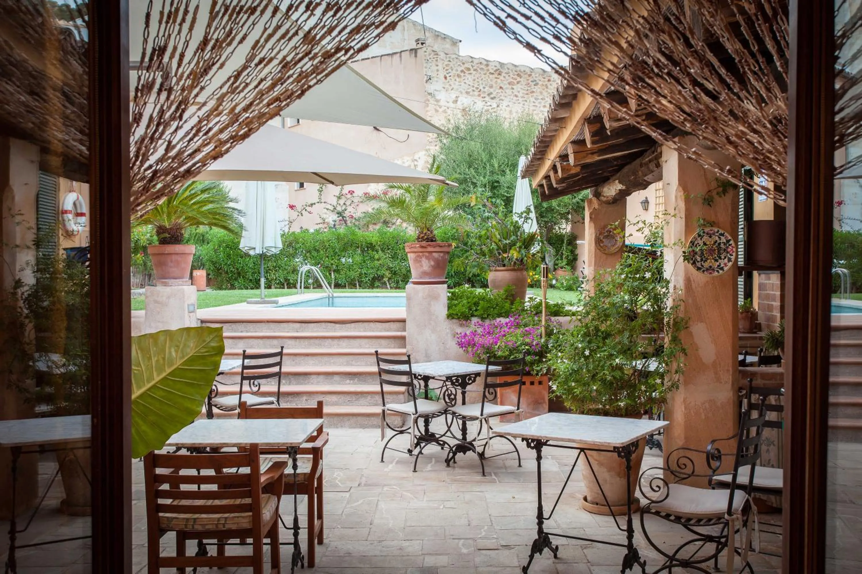 Patio in Petit Hotel Alaro