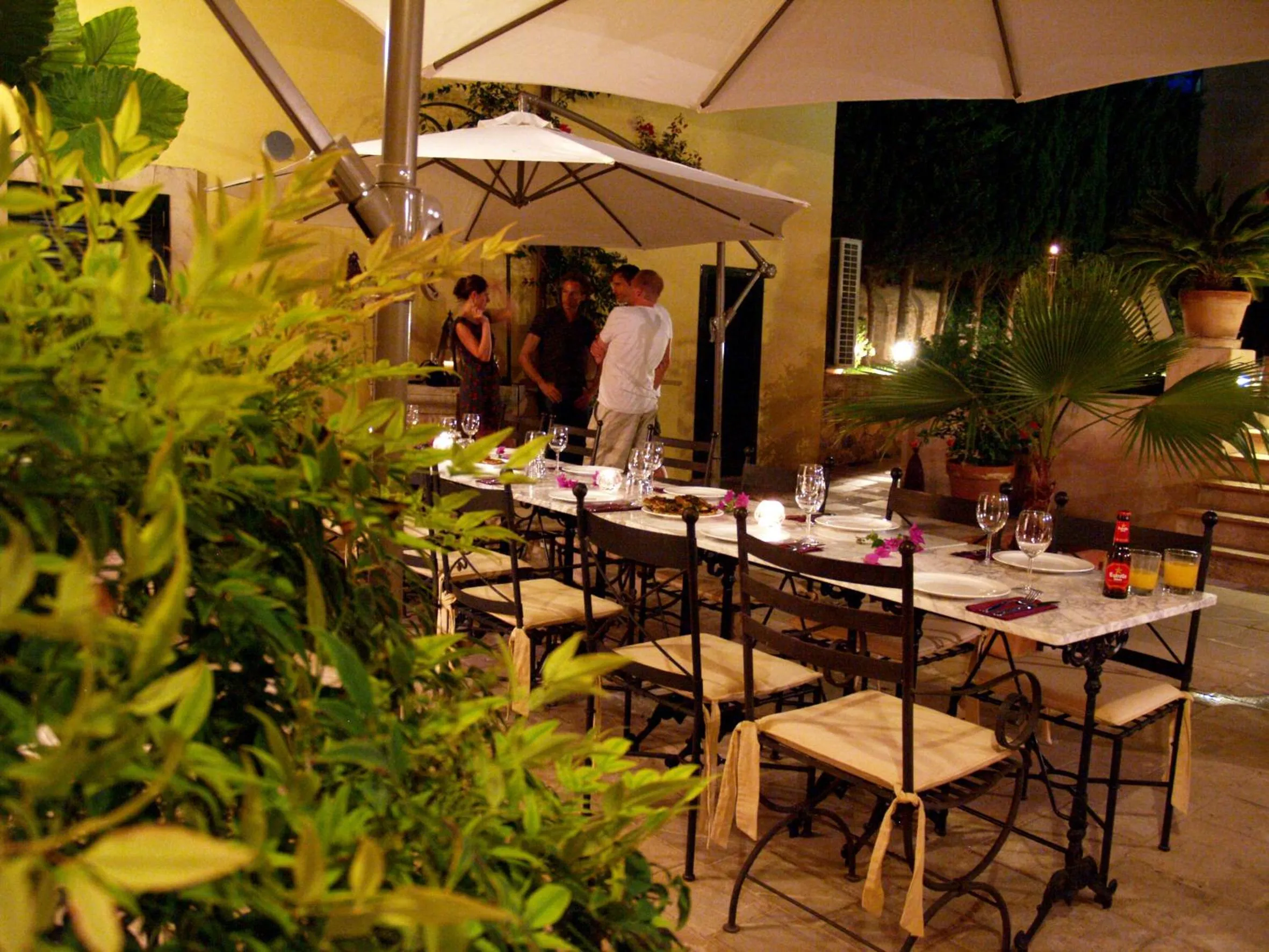 group of guests in Petit Hotel Alaro