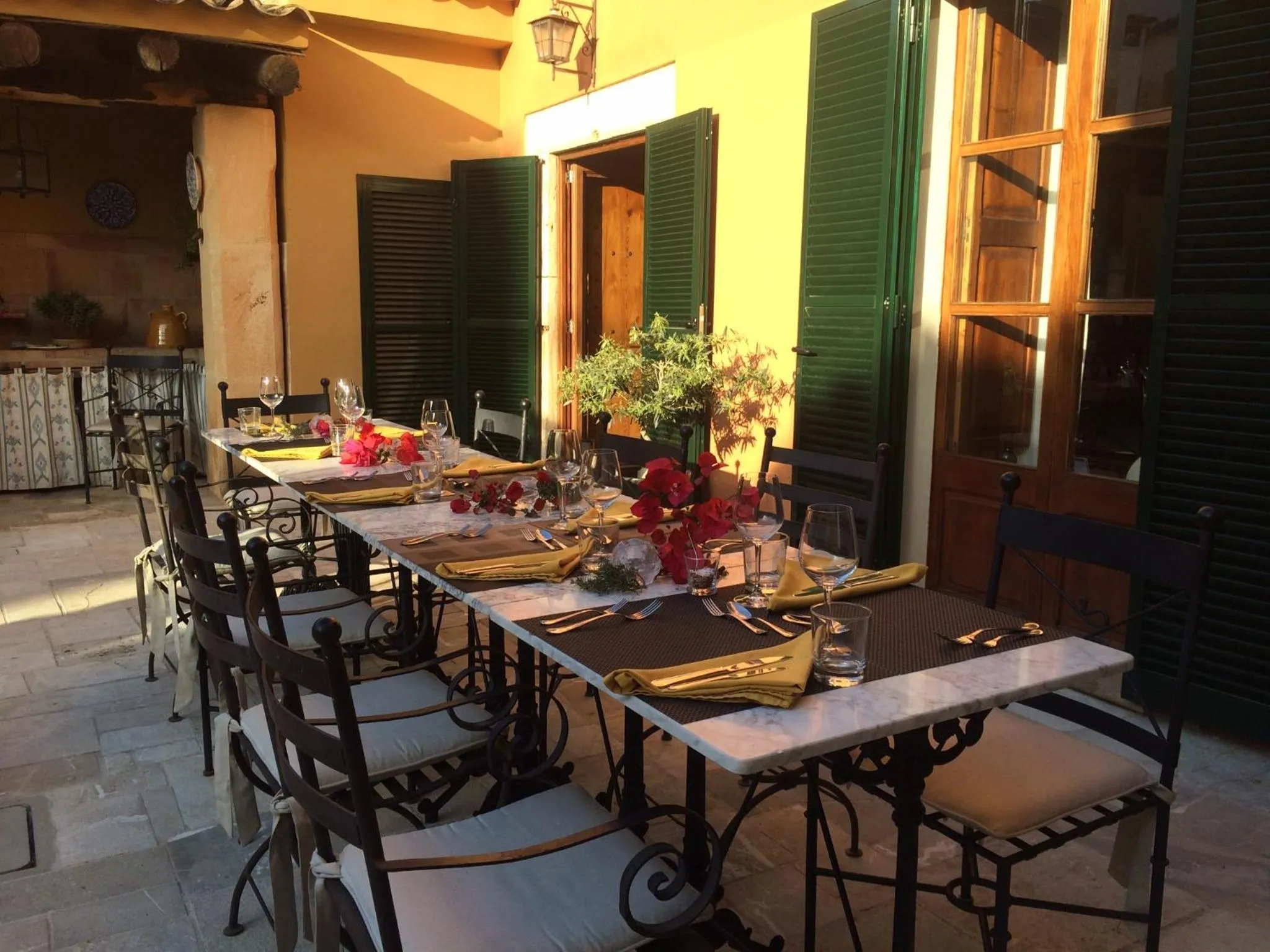 Restaurant/places to eat in Petit Hotel Alaro