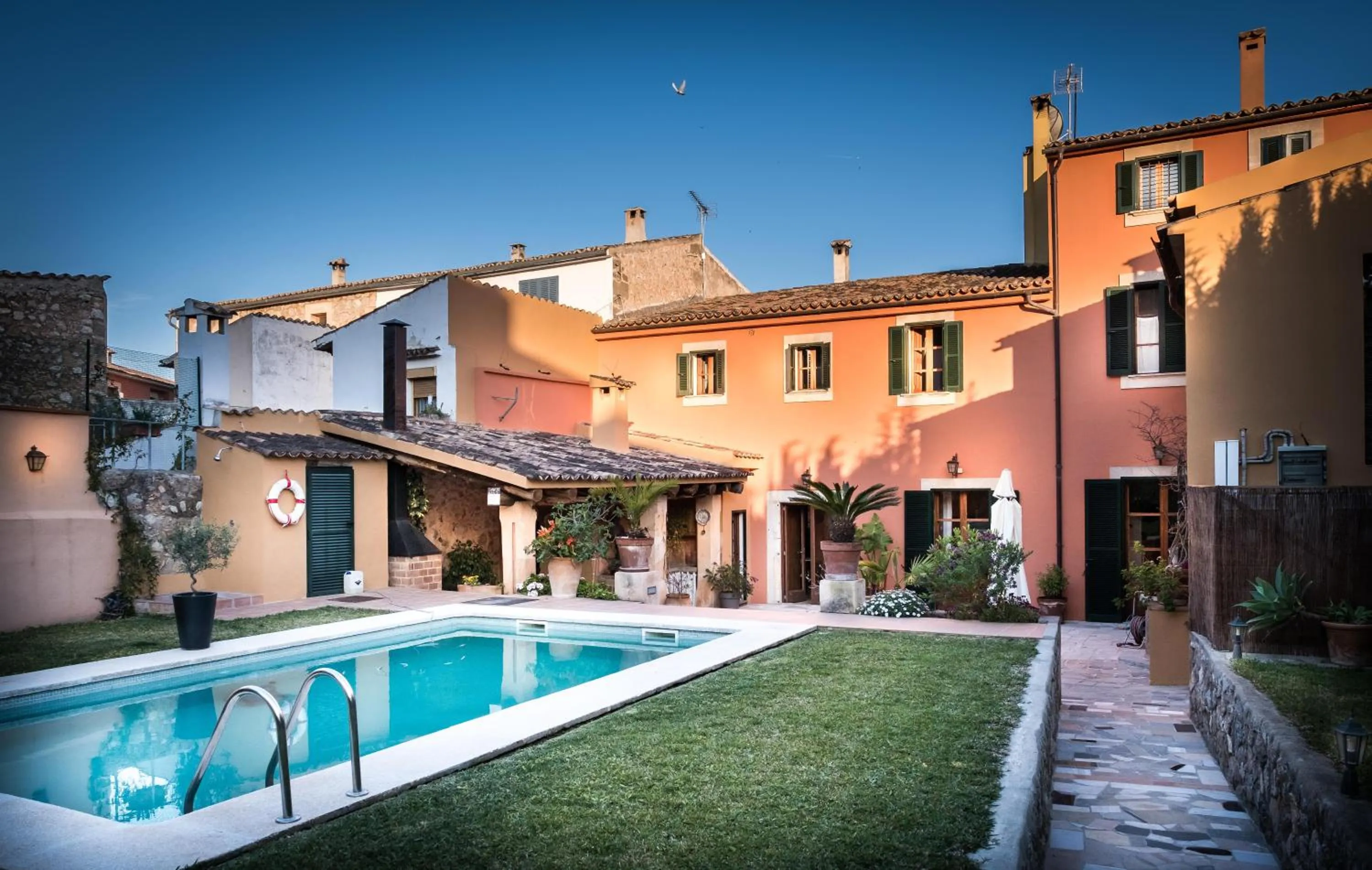 Facade/entrance in Petit Hotel Alaro