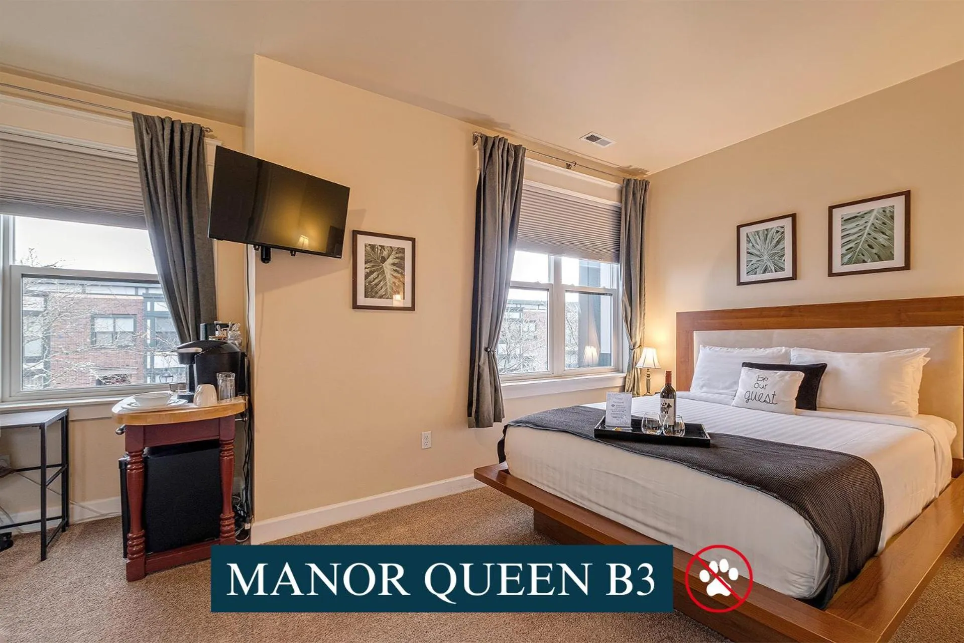 Photo of the whole room, Bed in The Orenco Station Hotel