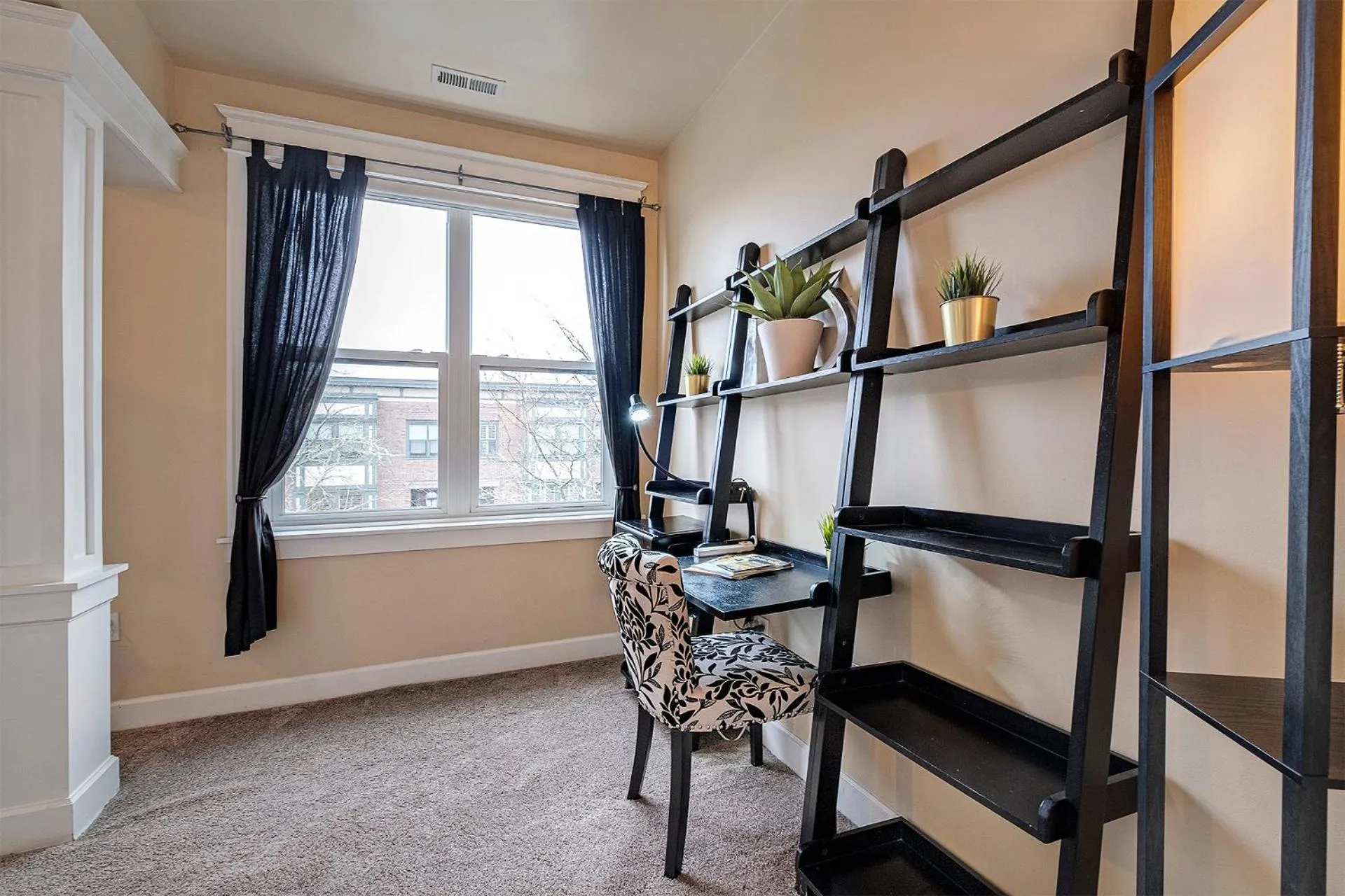 Seating area, Bed in The Orenco Station Hotel
