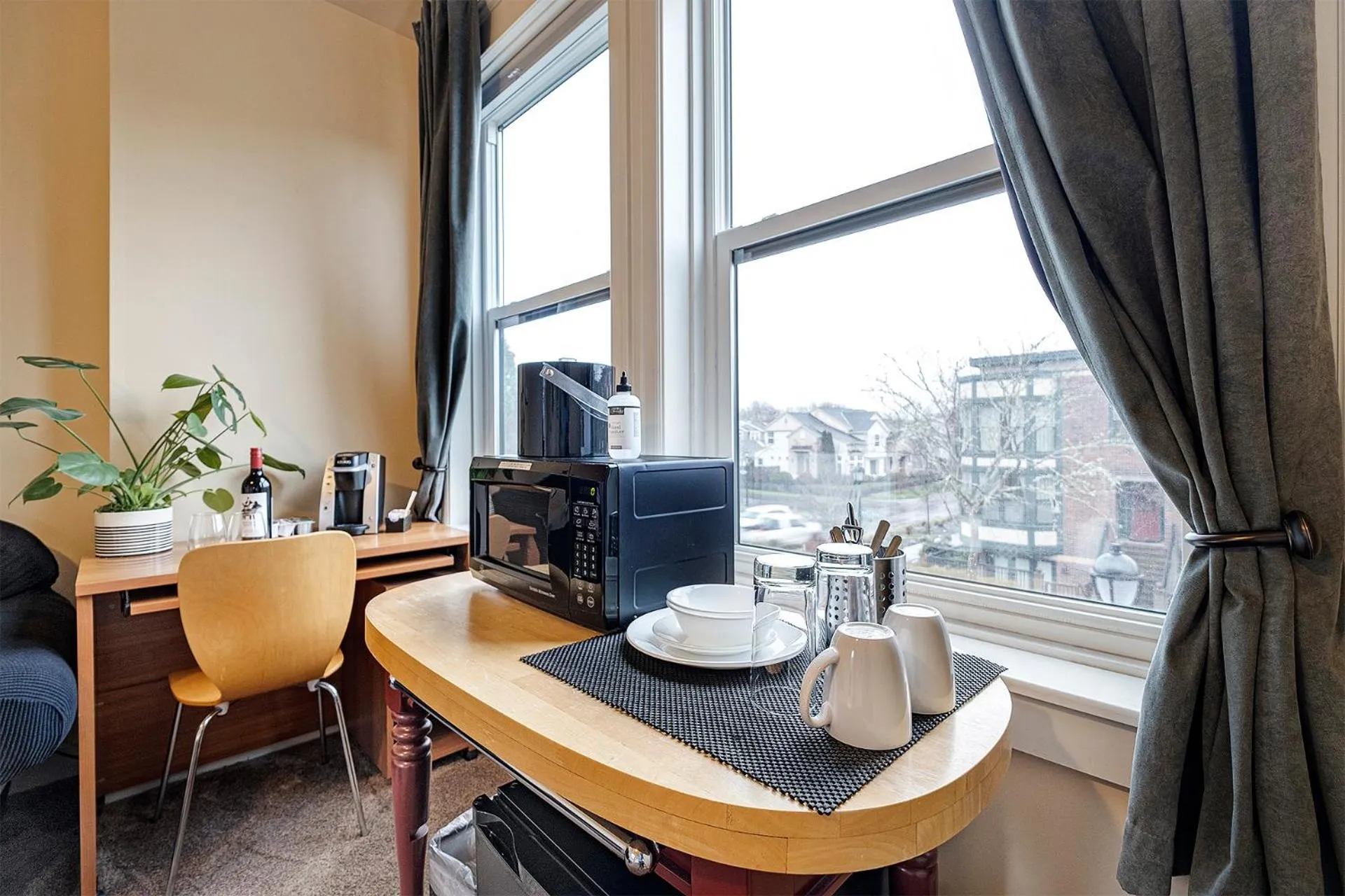 Coffee/tea facilities in The Orenco Station Hotel