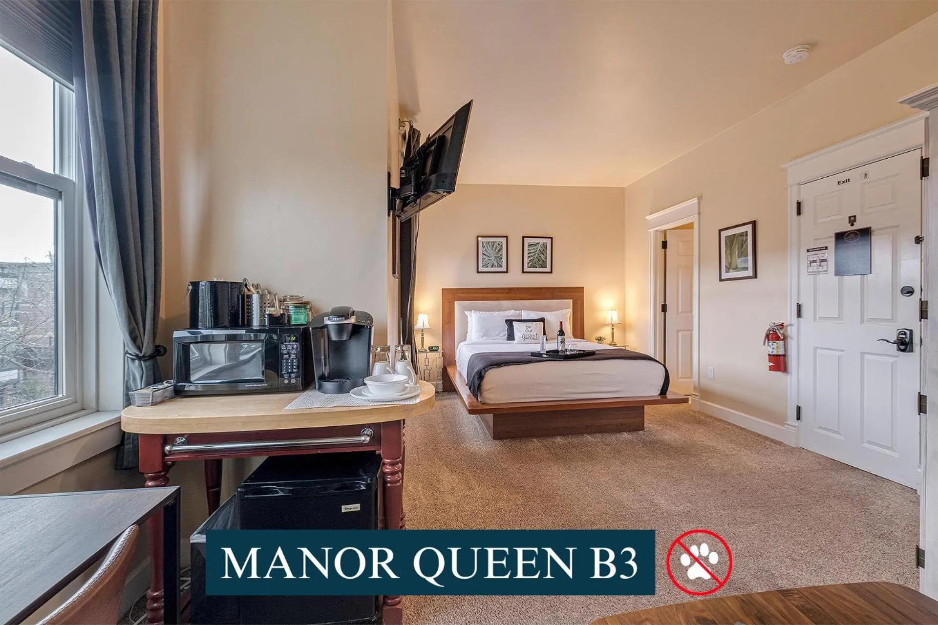 Photo of the whole room, Bed in The Orenco Station Hotel