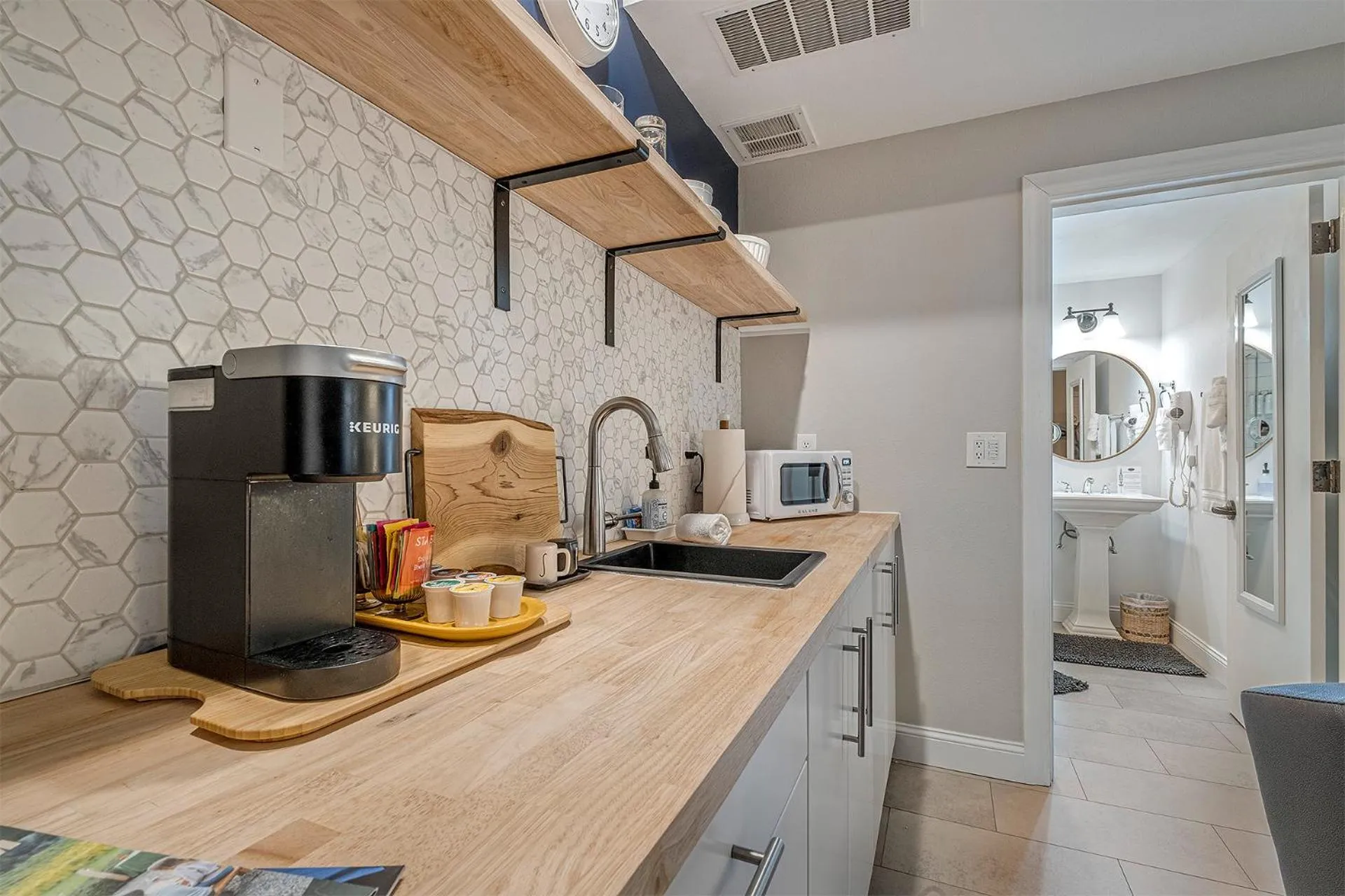 Coffee/tea facilities in The Orenco Station Hotel