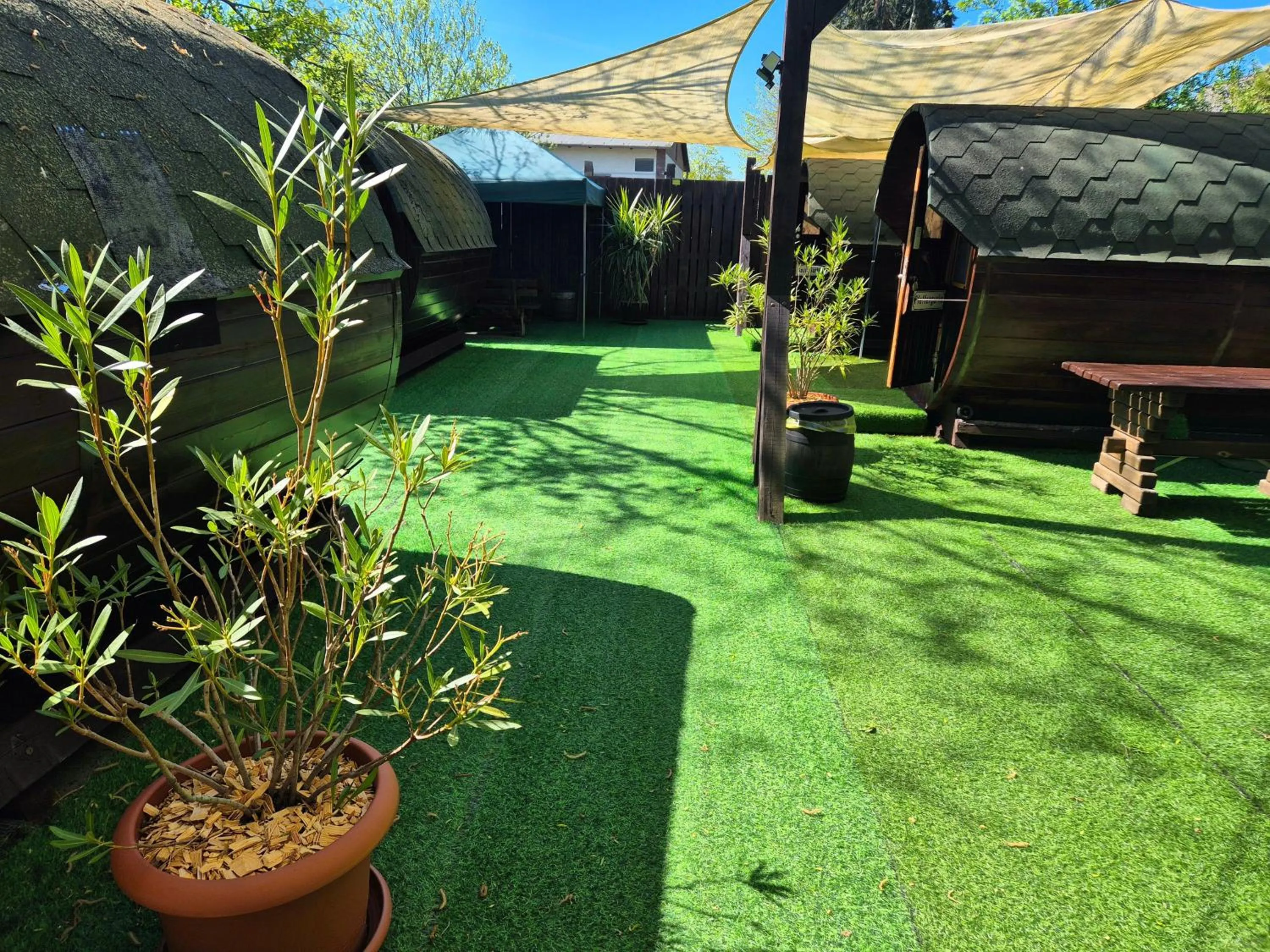 Mini Hotel Übernachten Im Gurkenfass