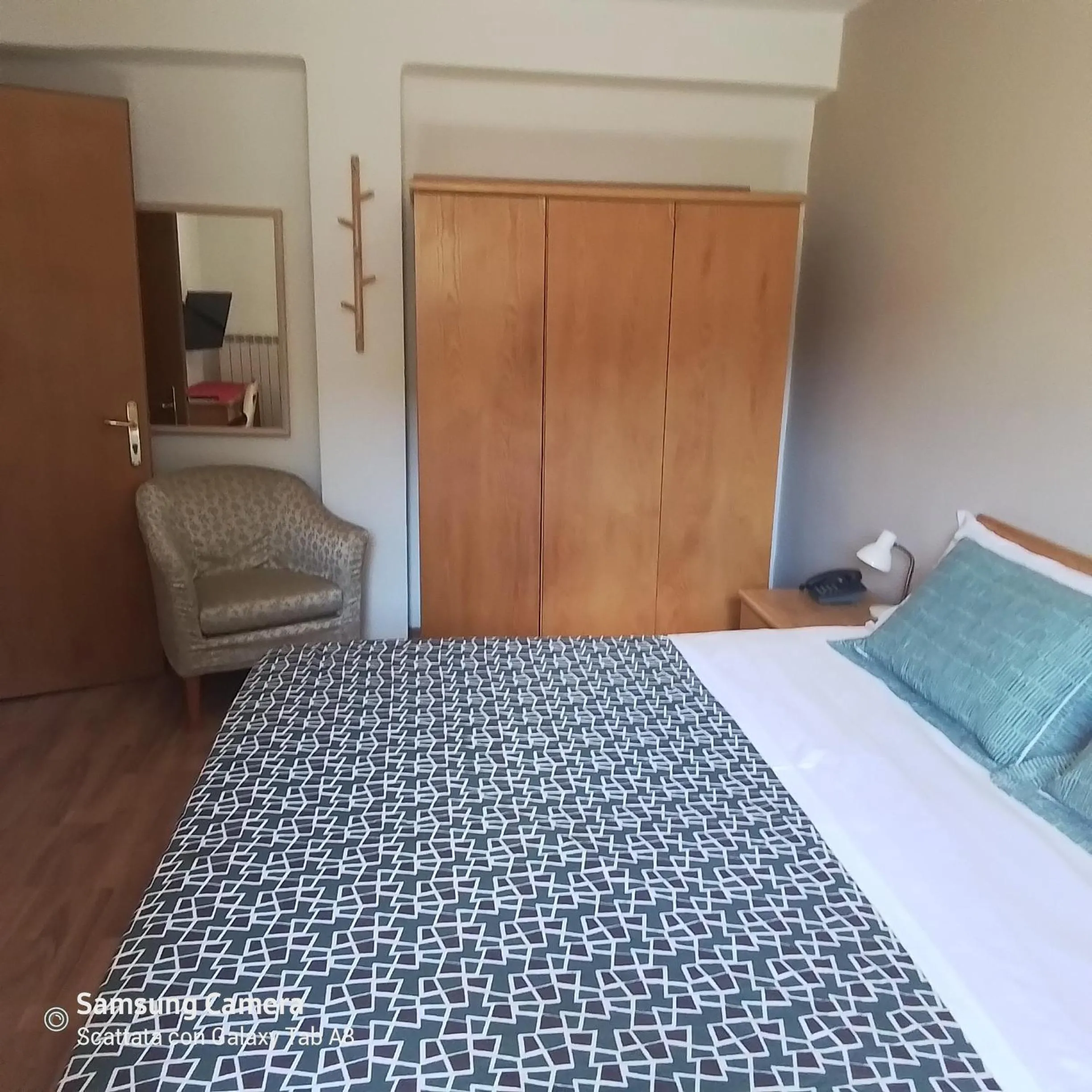 wardrobe, Bed in Life Hotels Des Alpes