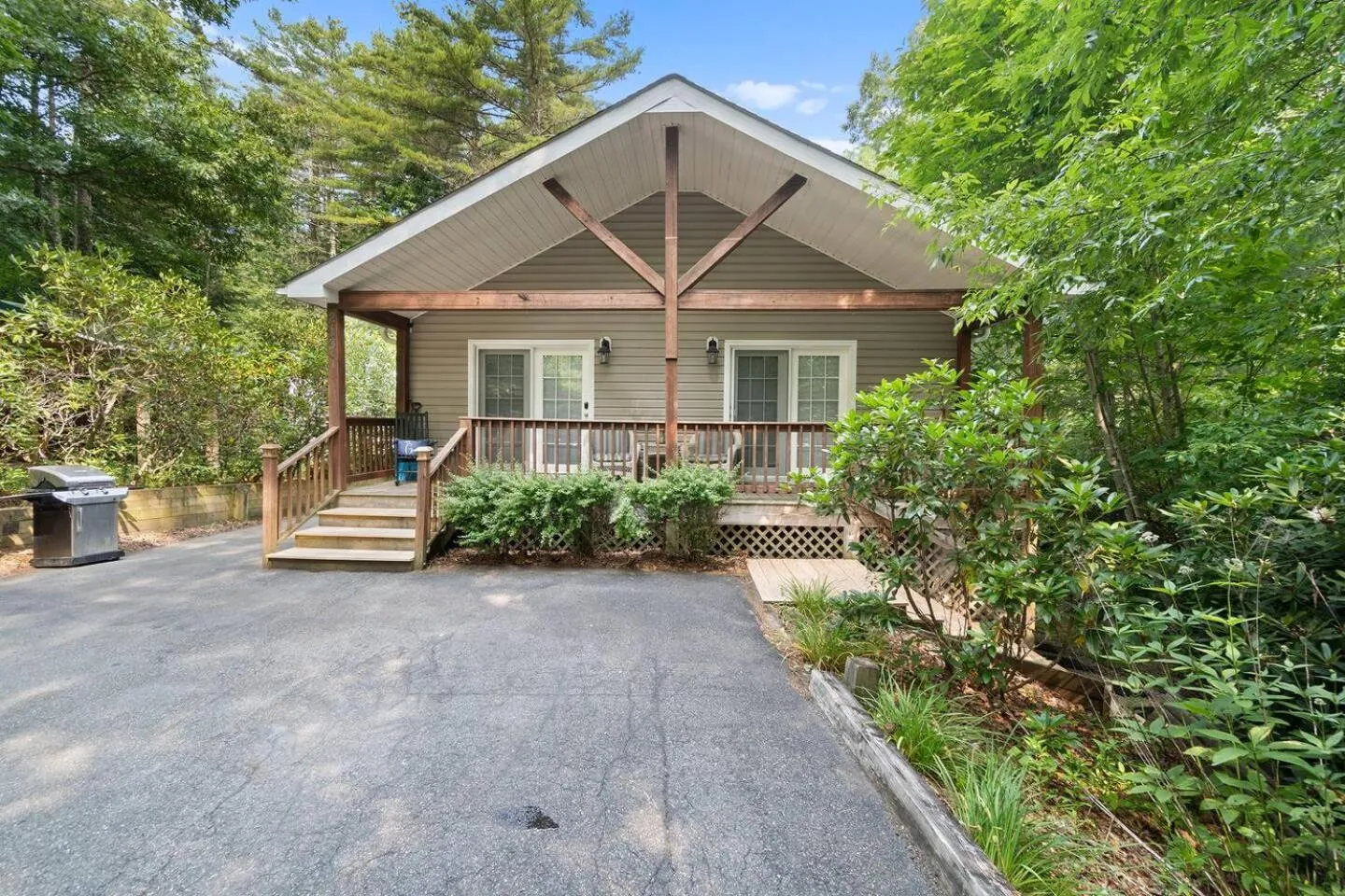 Blue Ridge Bungalow with Hot Tub