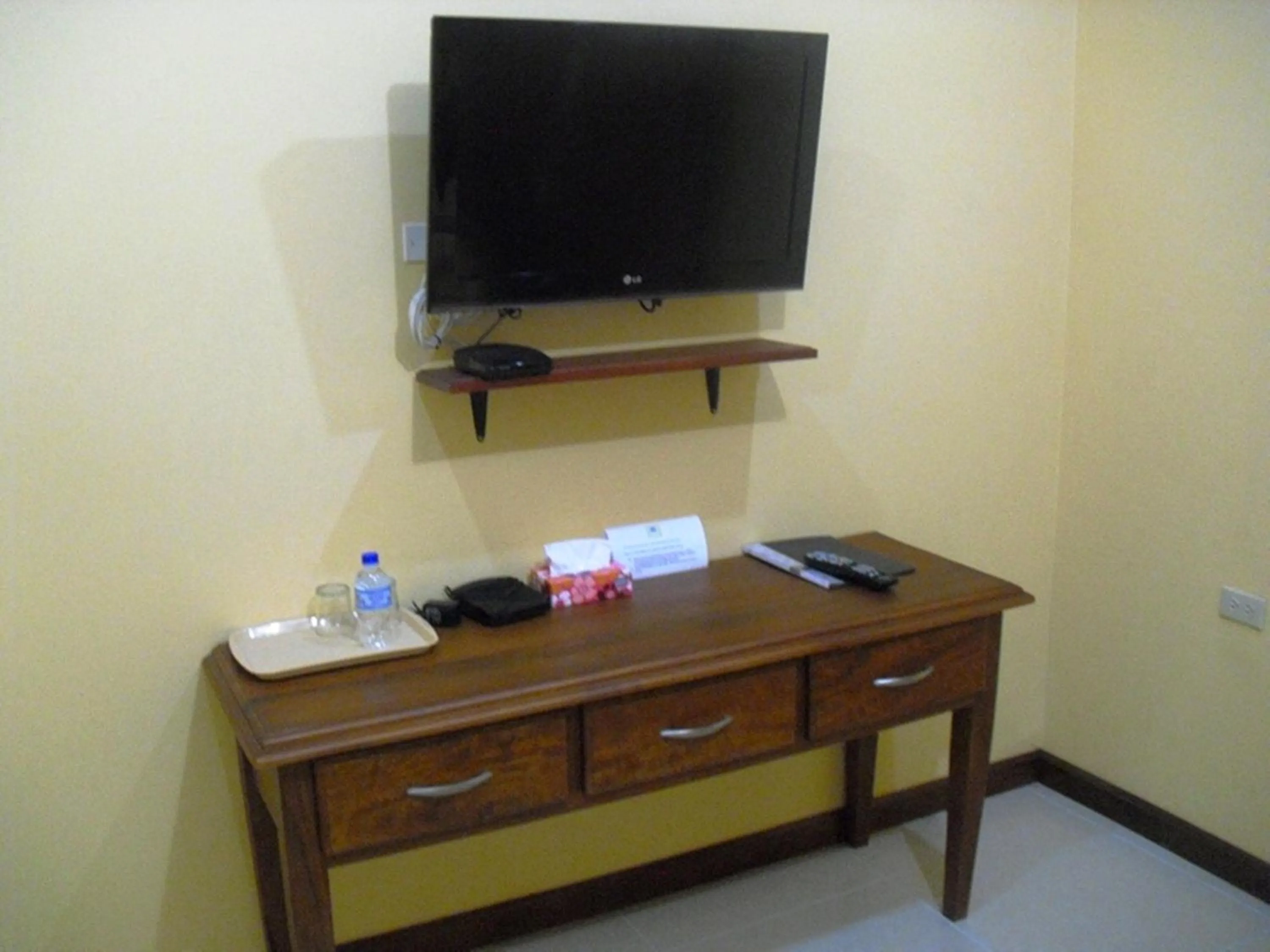 TV and multimedia in Piarco Village Suites