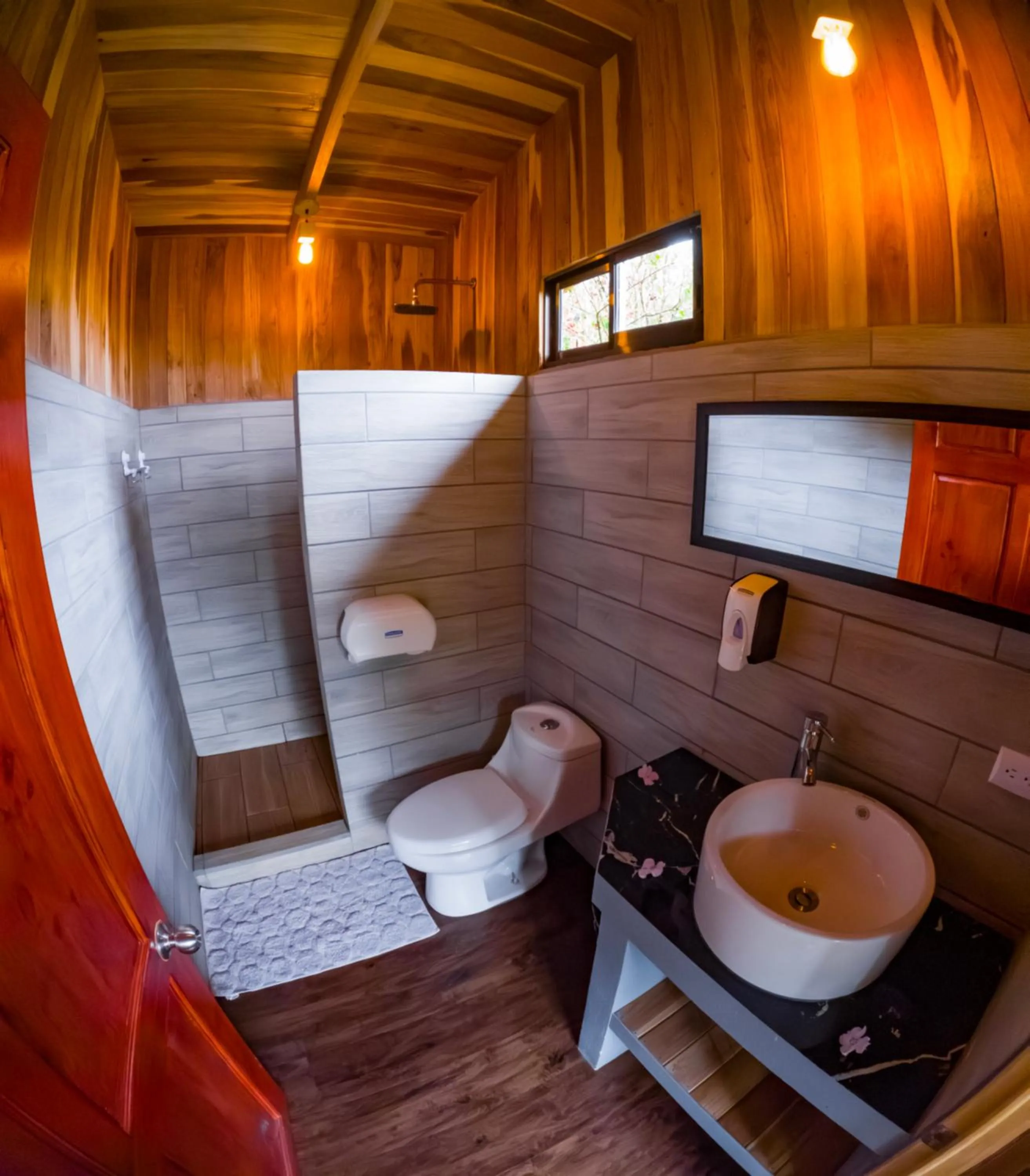 Bathroom in Paraíso Quetzal Lodge