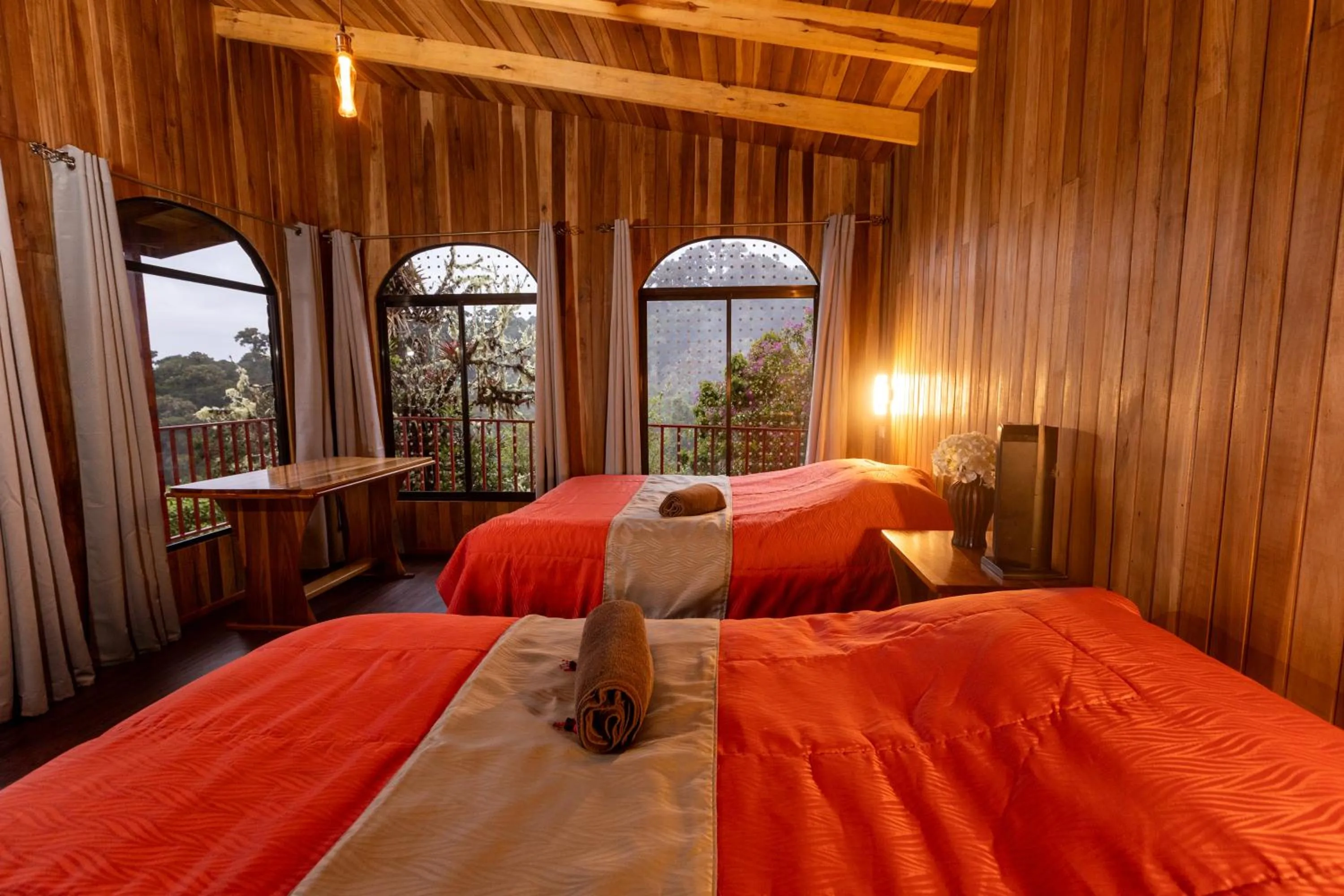 View (from property/room), Bed in Paraíso Quetzal Lodge
